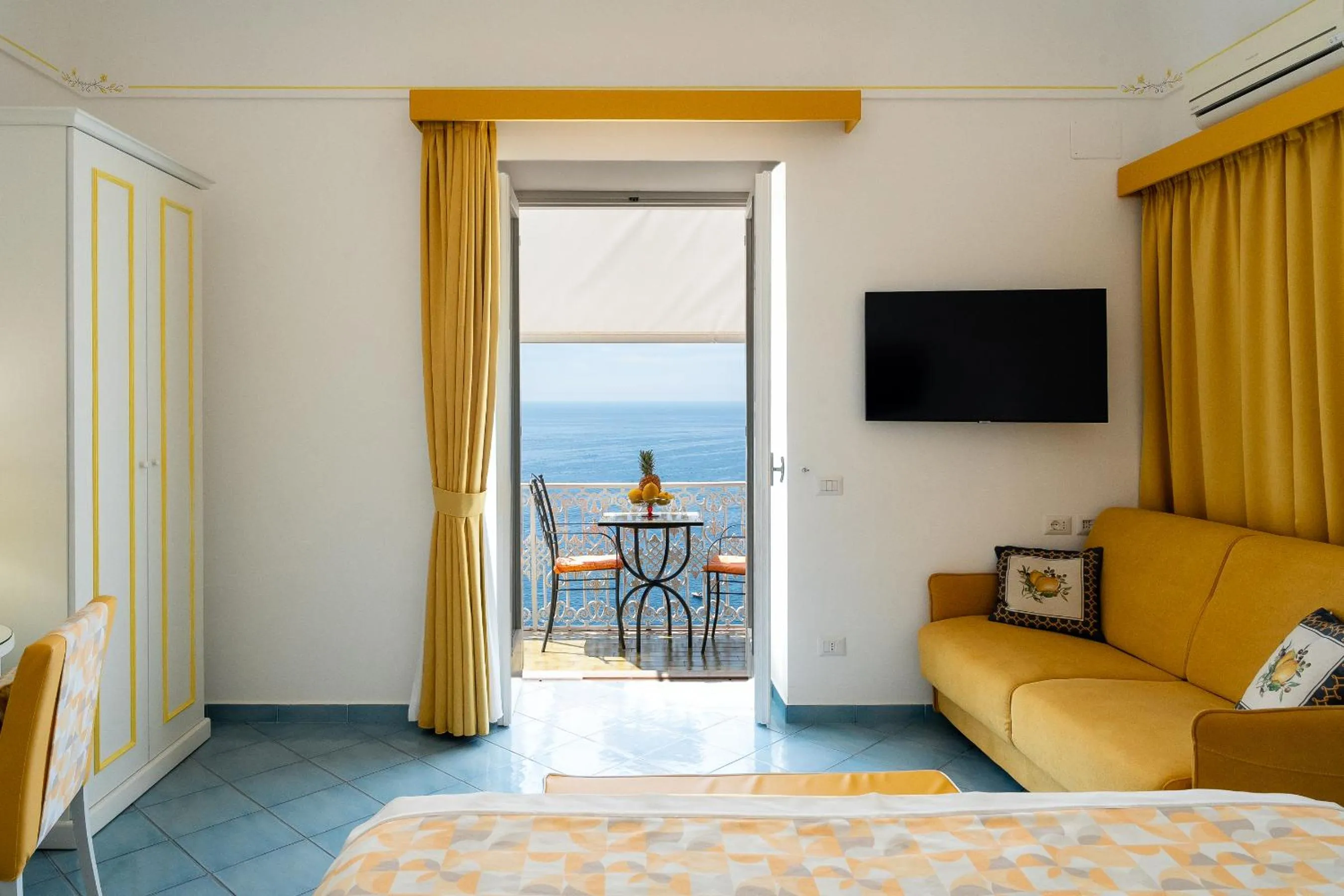 Sea view, Bed in Casa Nilde