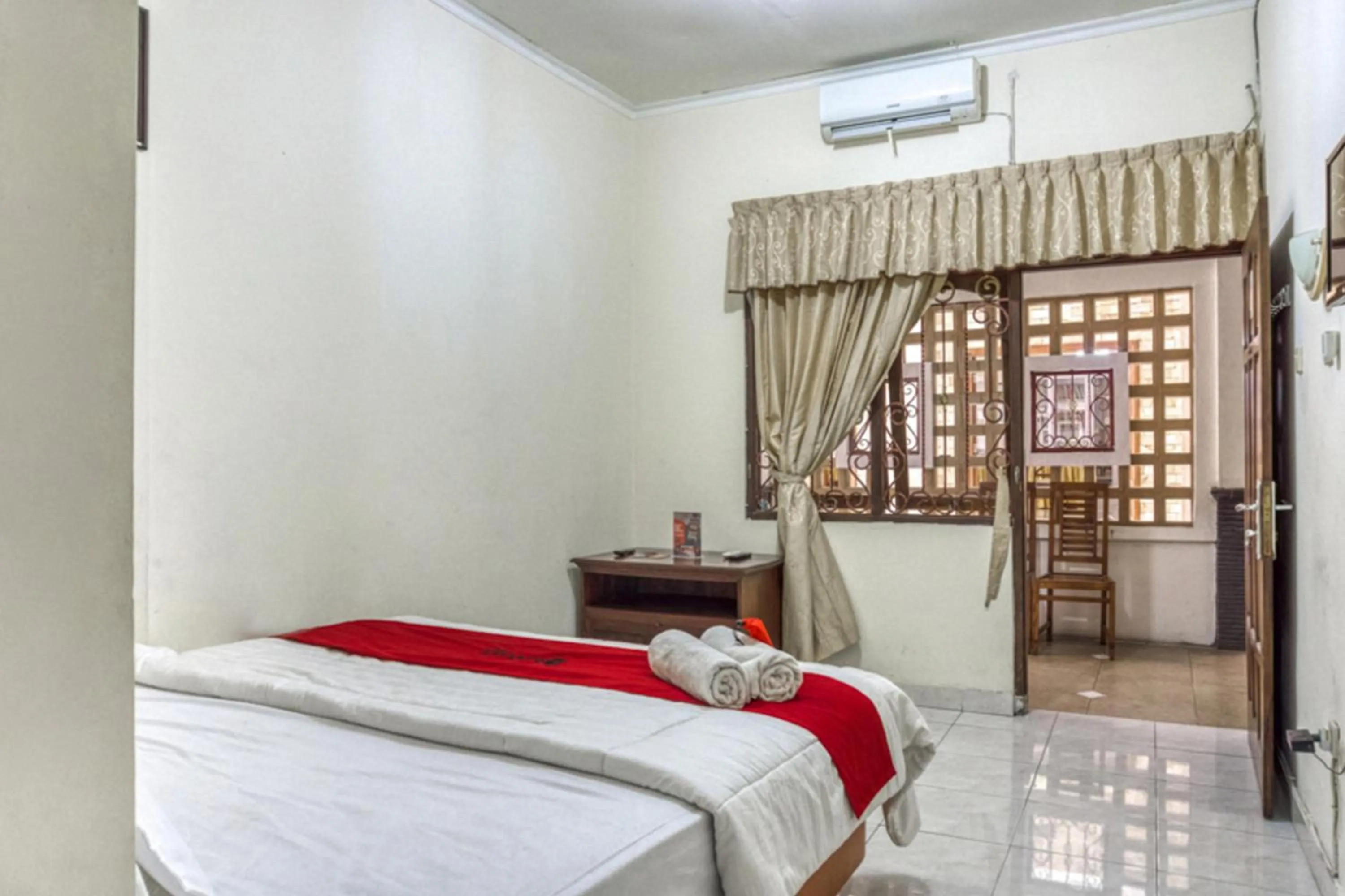Bedroom, Bed in RedDoorz Syariah @ Raya Tajem Maguwo