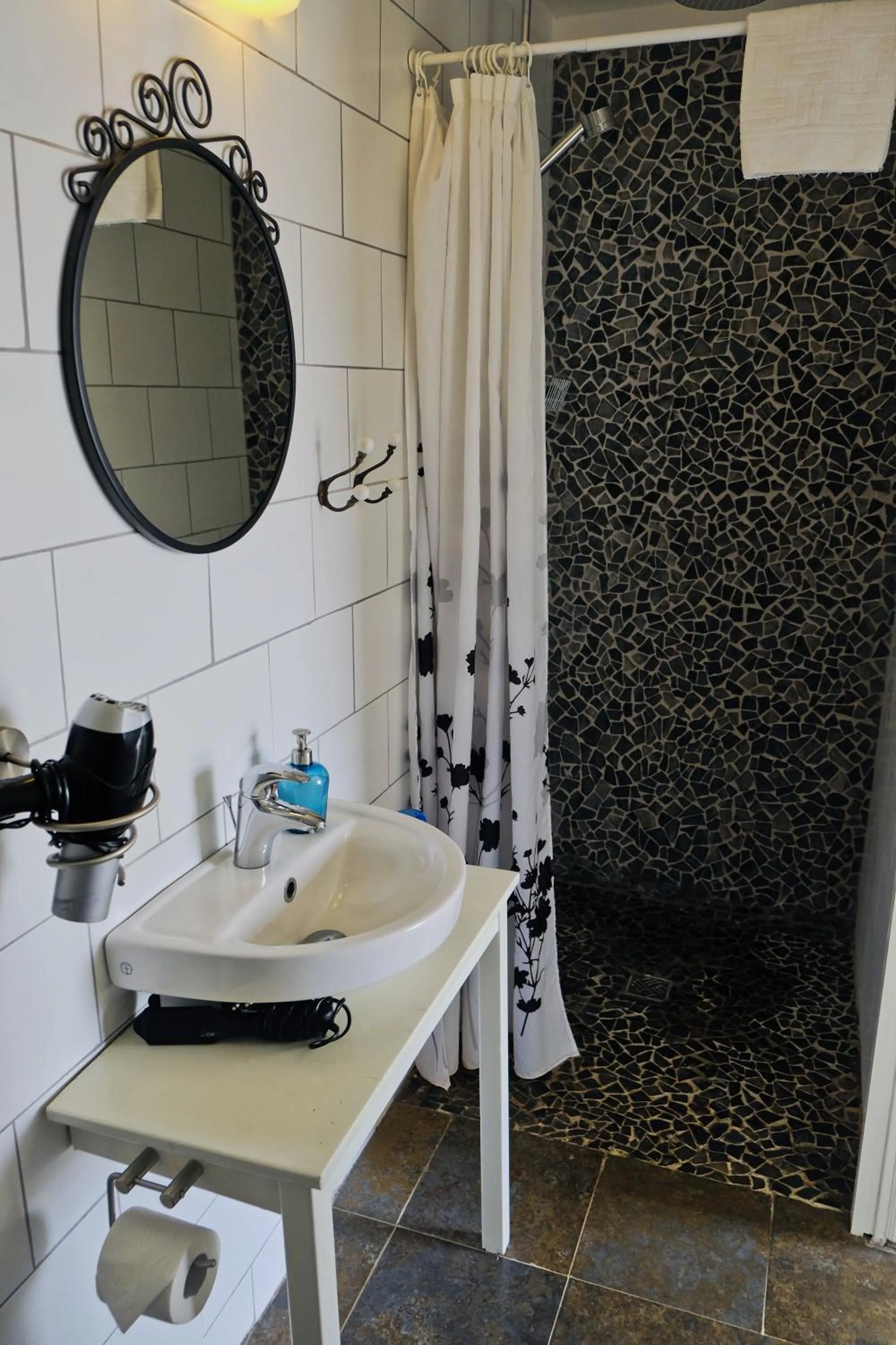 Bathroom in Hraunsnef Country Hotel