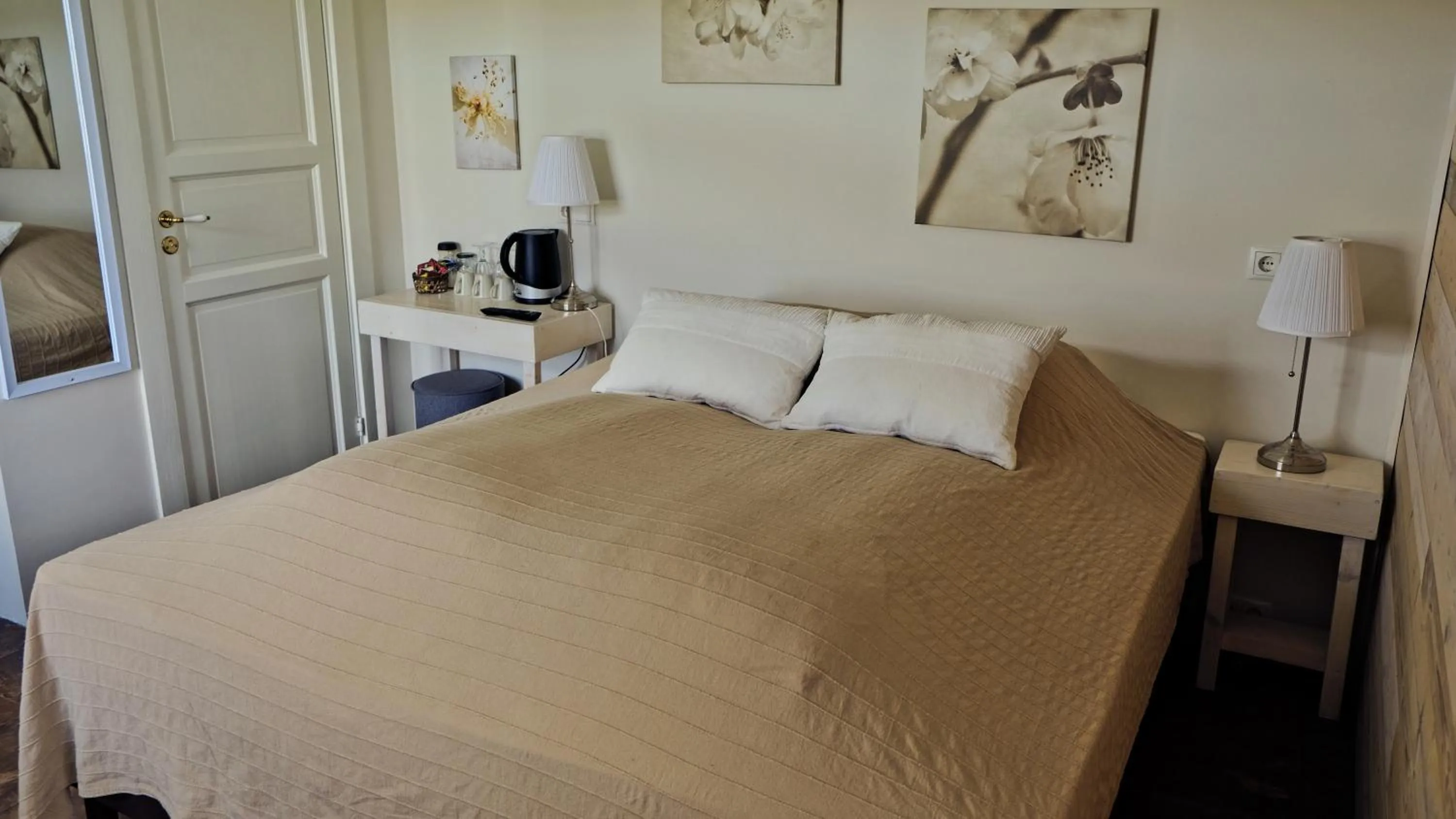 Bed in Hraunsnef Country Hotel