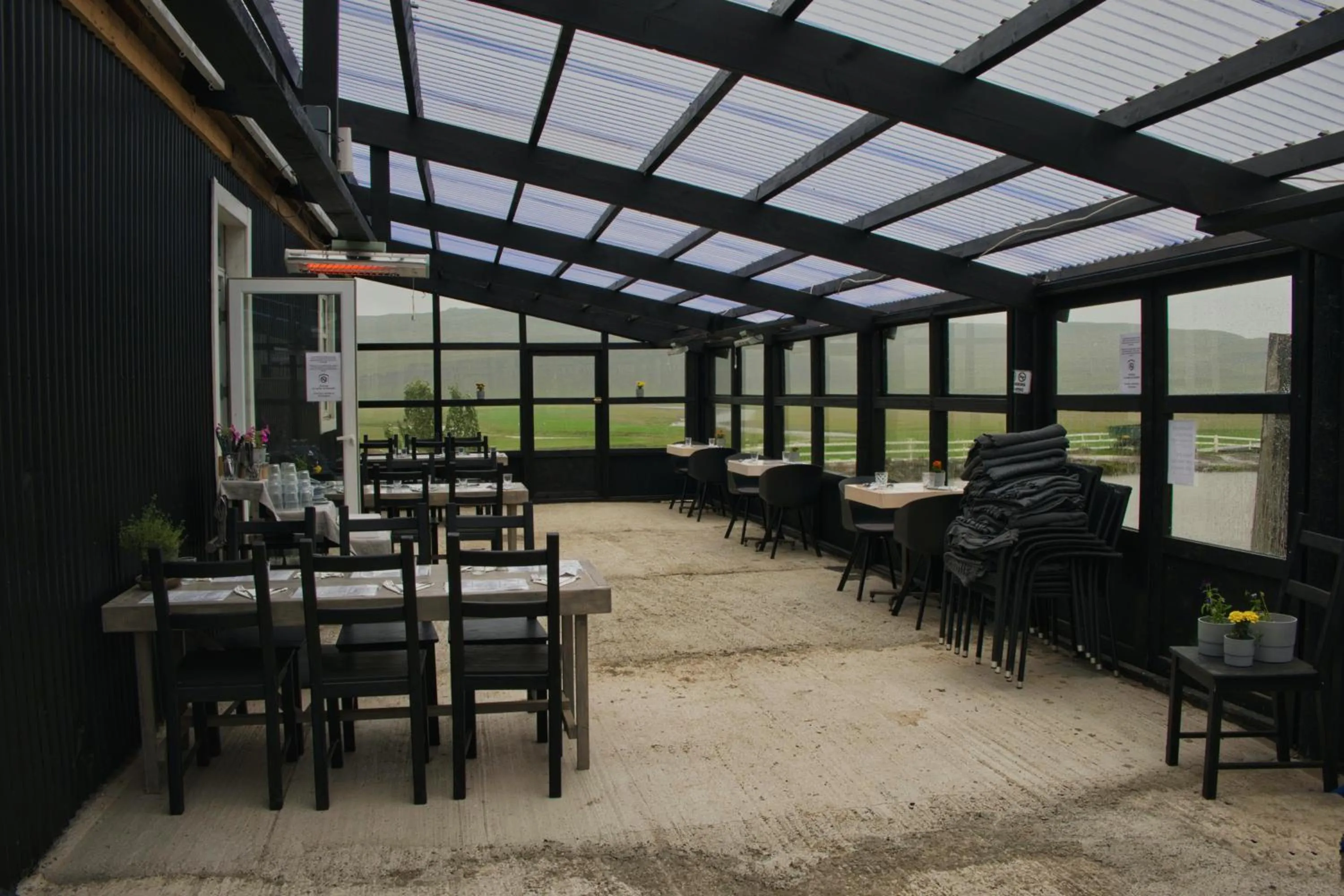 Restaurant/places to eat in Hraunsnef Country Hotel