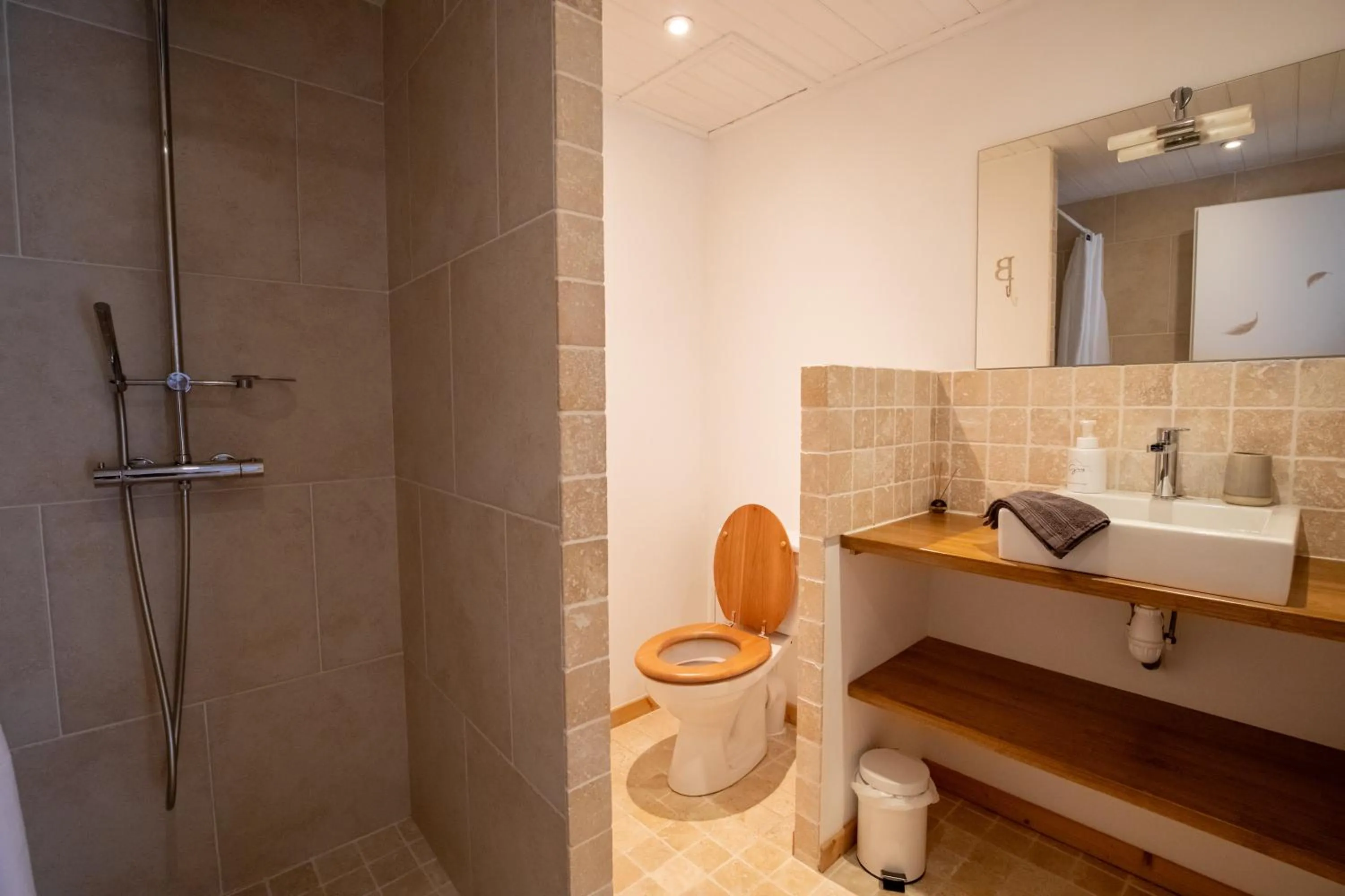 Shower in Les granges du chiron