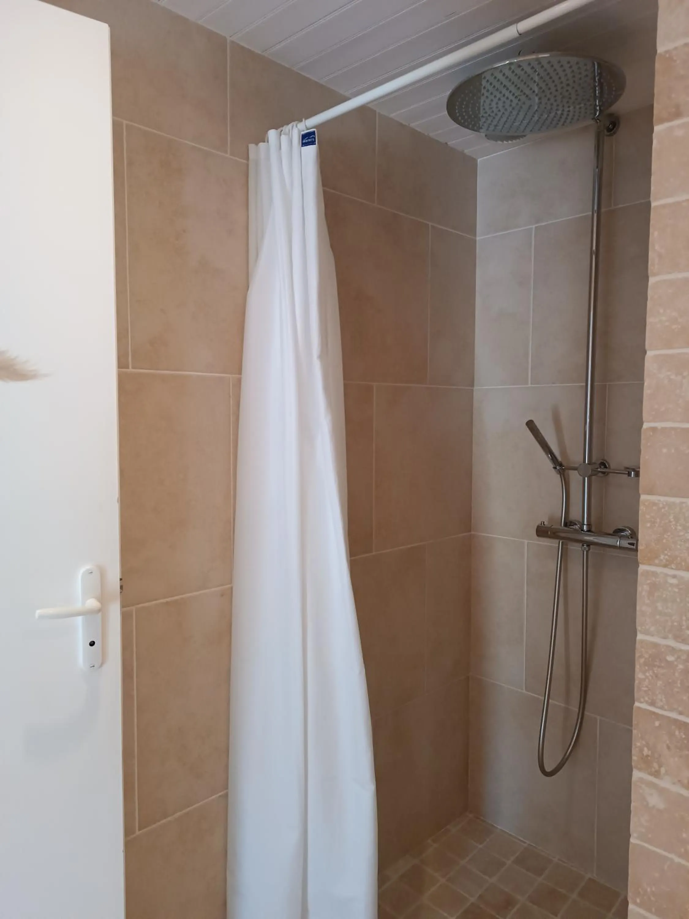 Shower in Les granges du chiron