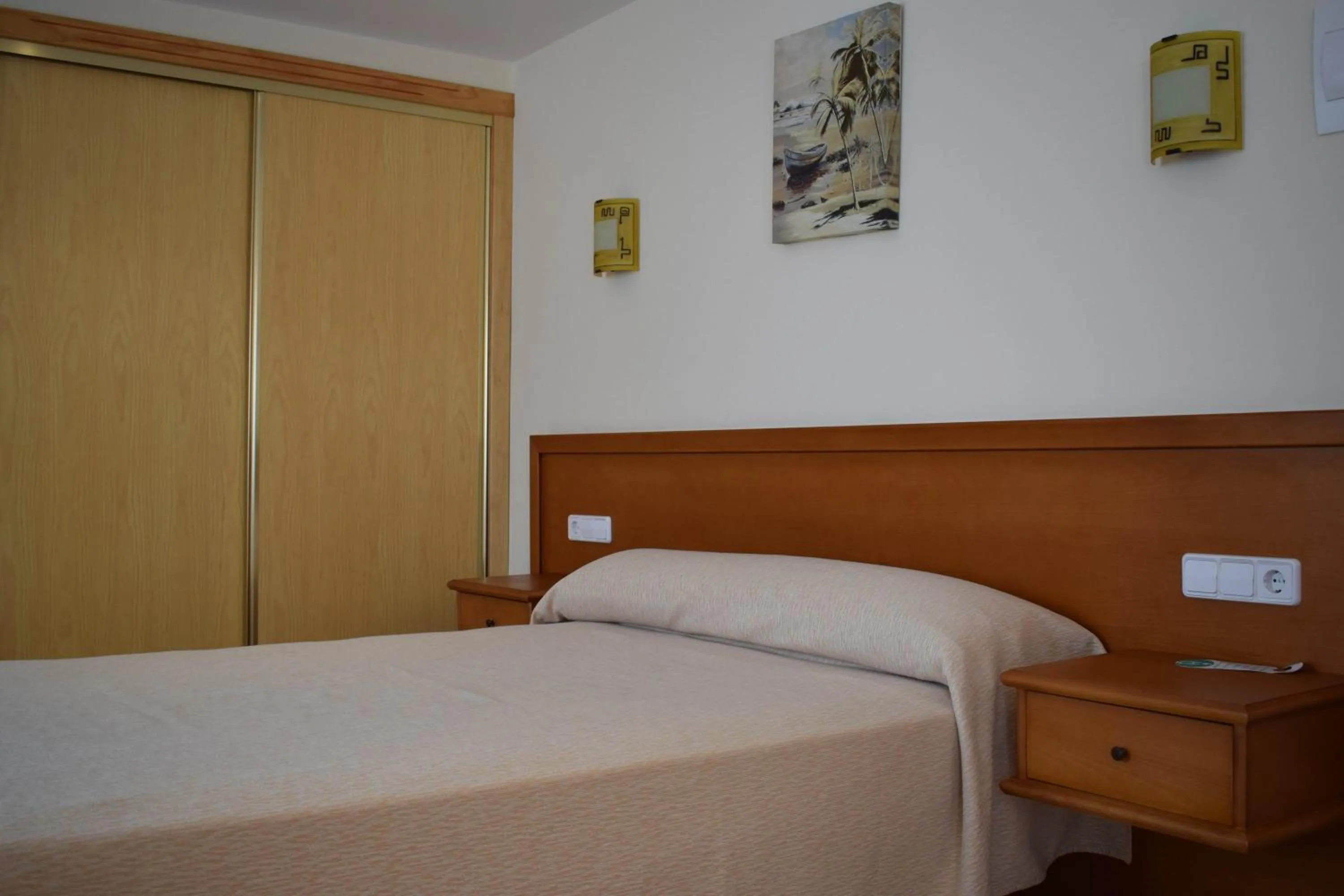 Photo of the whole room, Bed in Hotel VIDA Playa Paxariñas