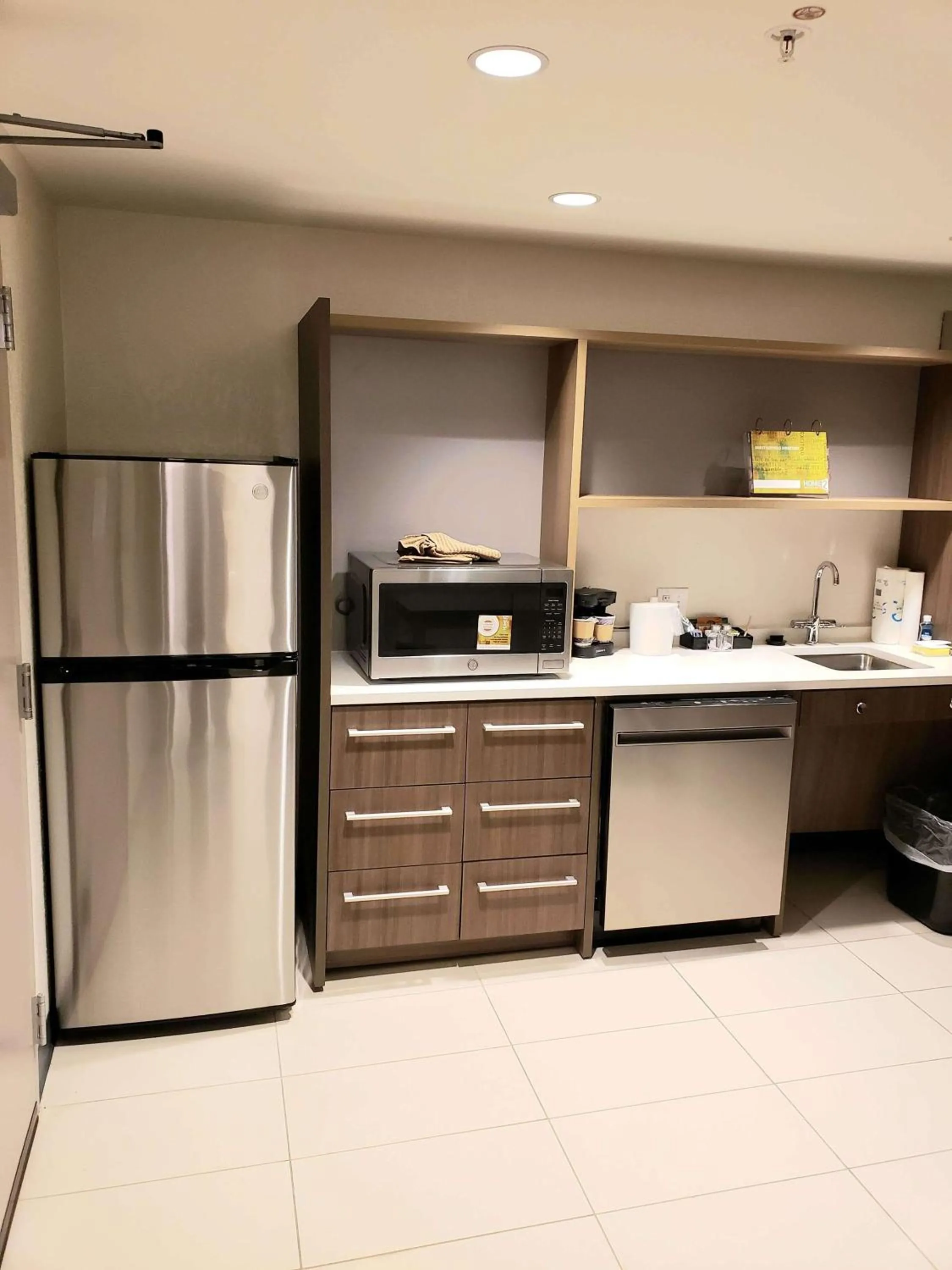 Kitchen or kitchenette in Home2 Suites By Hilton Beaufort