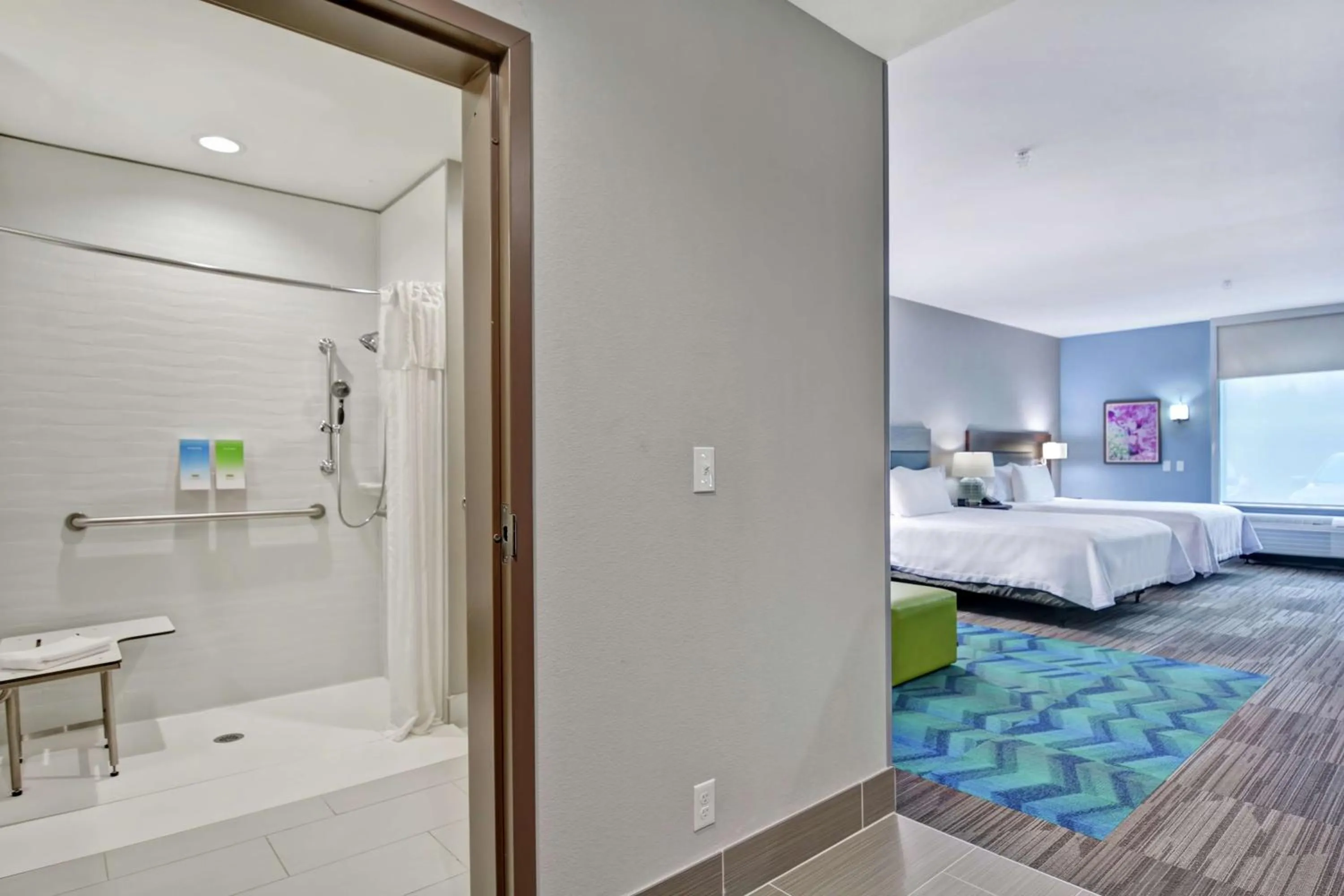 Bathroom, Bed in Home2 Suites By Hilton Springdale