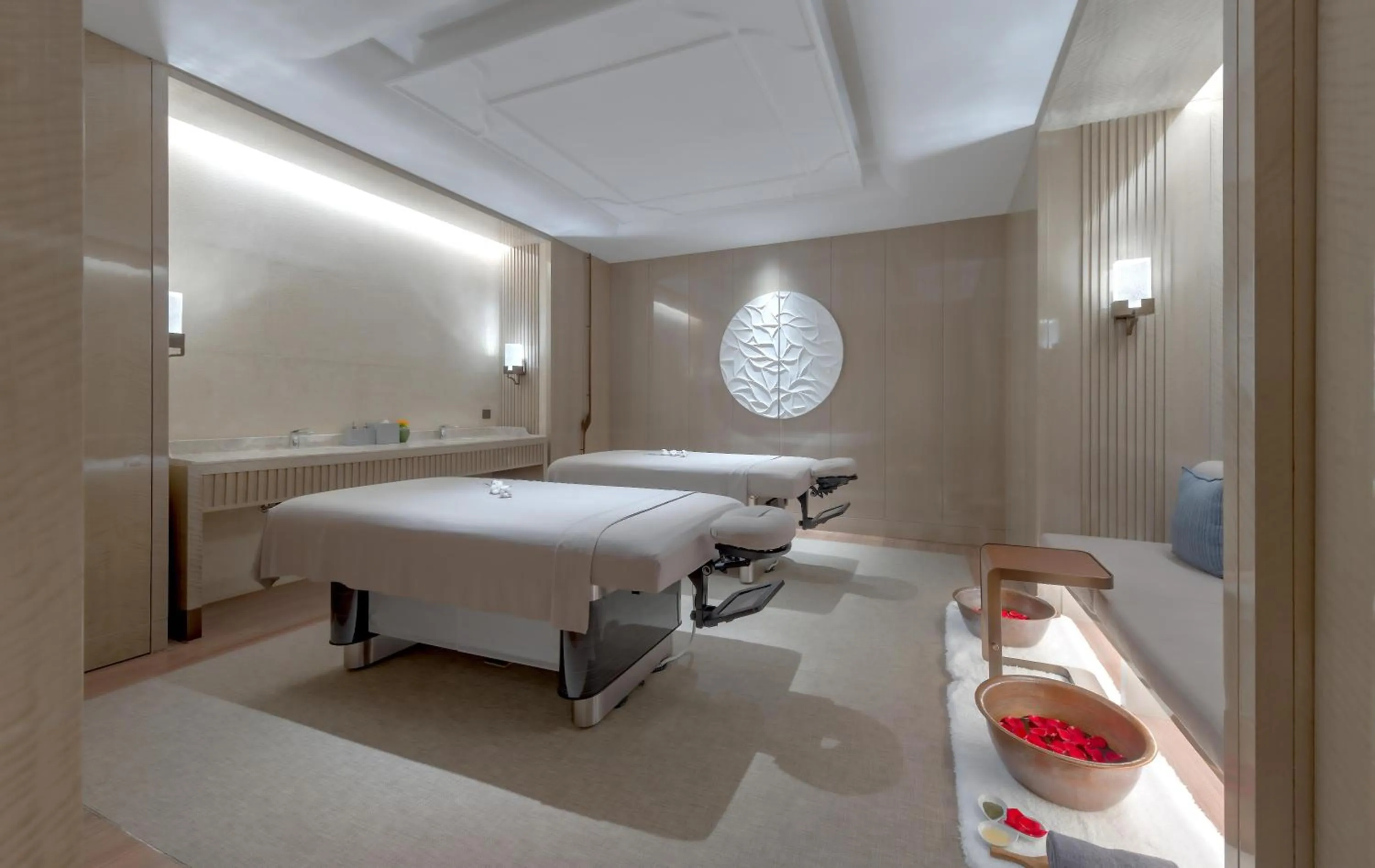 Spa and wellness centre/facilities, Bed in Conrad Hangzhou