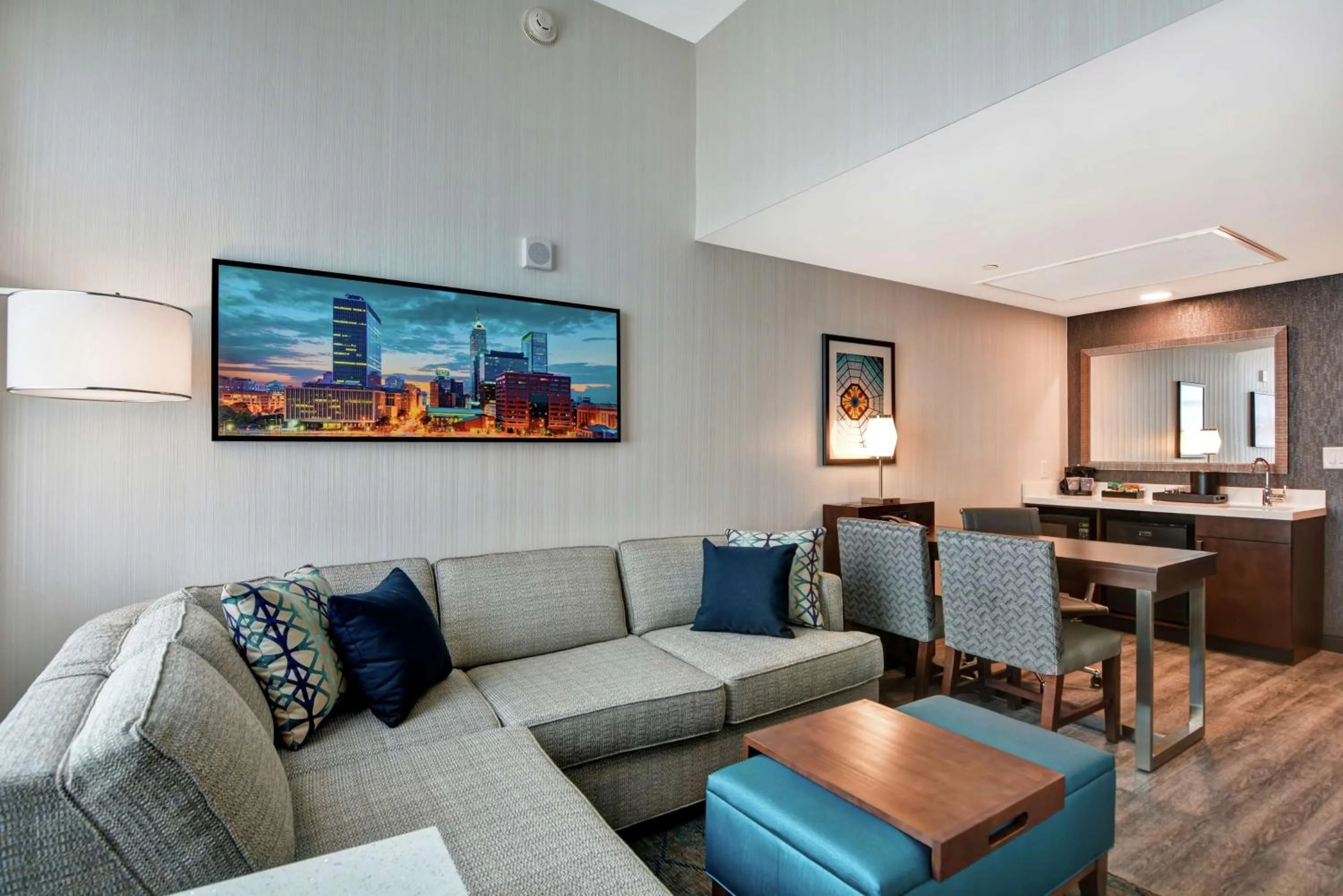 Living room in Embassy Suites By Hilton Plainfield Indianapolis Airport