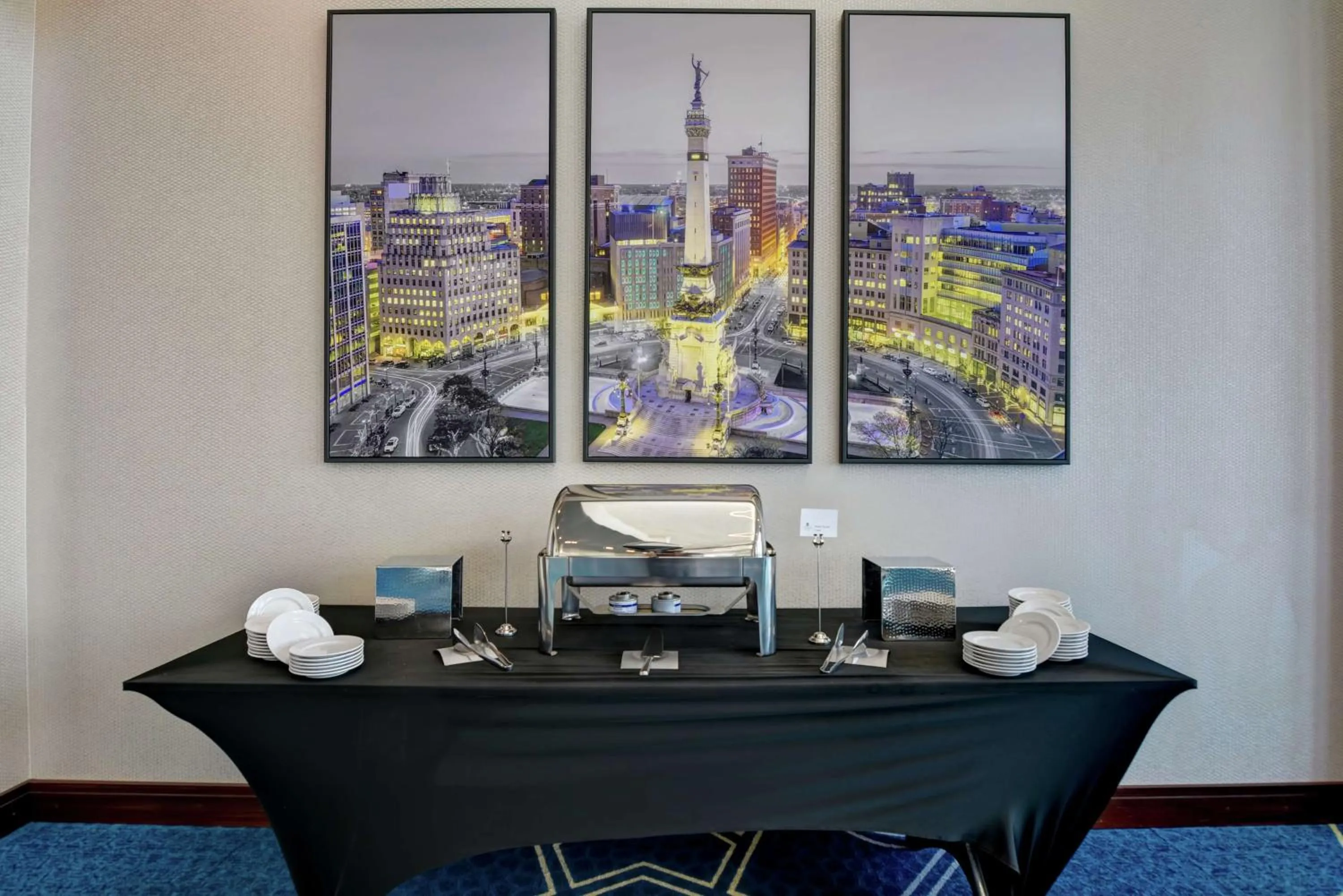 Dining area in Embassy Suites By Hilton Plainfield Indianapolis Airport