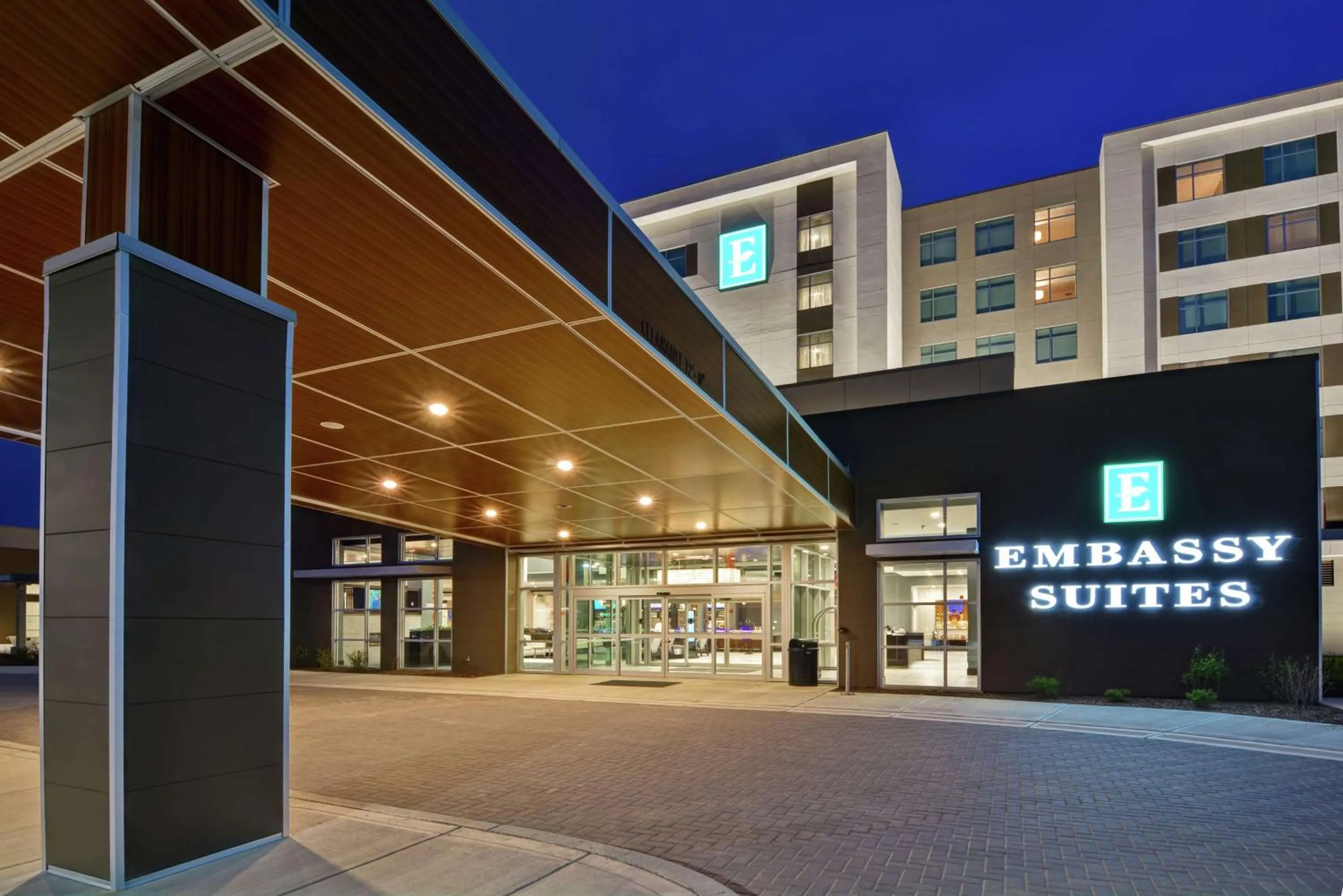 Property building in Embassy Suites By Hilton Plainfield Indianapolis Airport