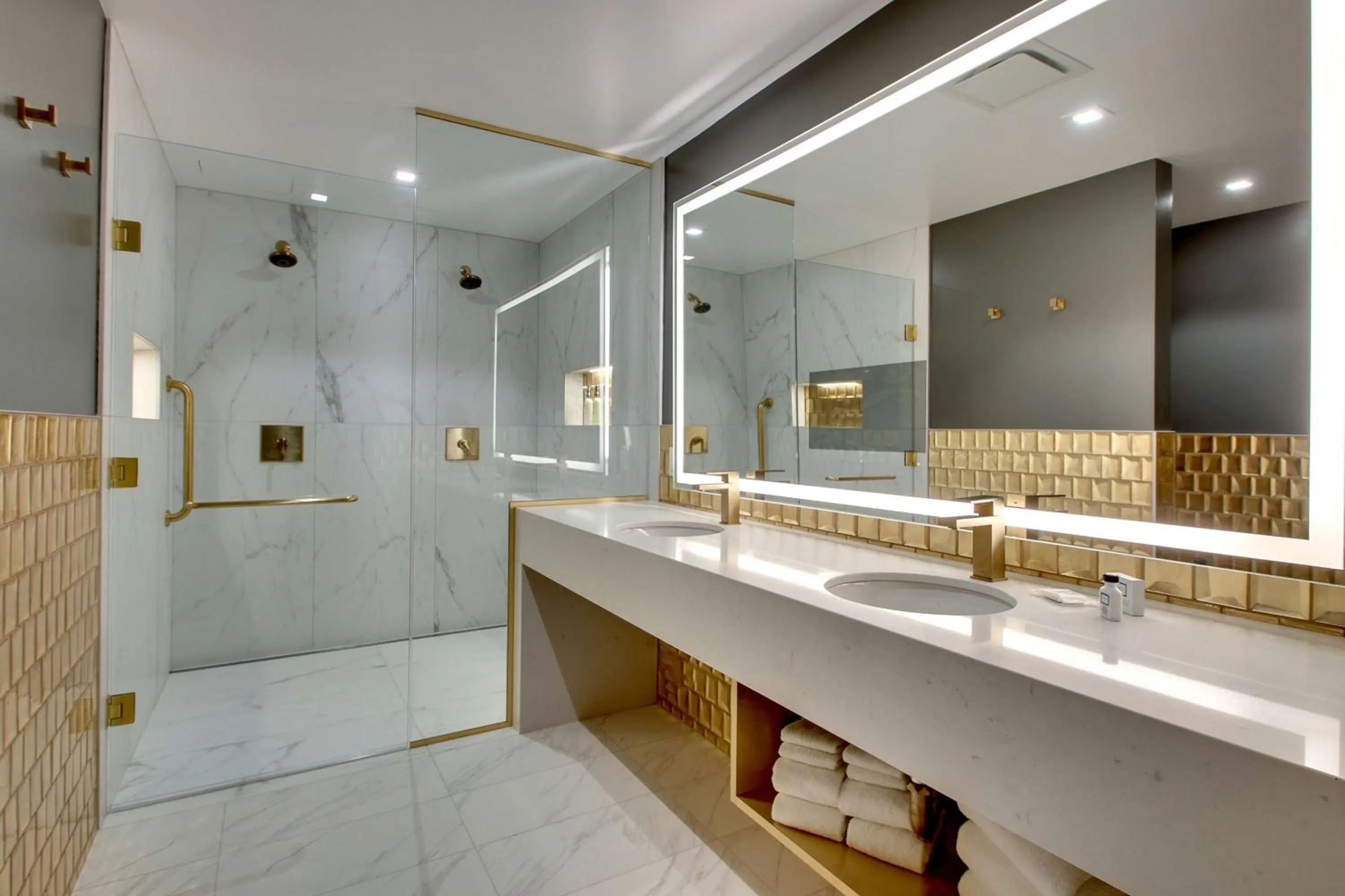 Bathroom in The Rose Chicago, Tapestry Collection By Hilton