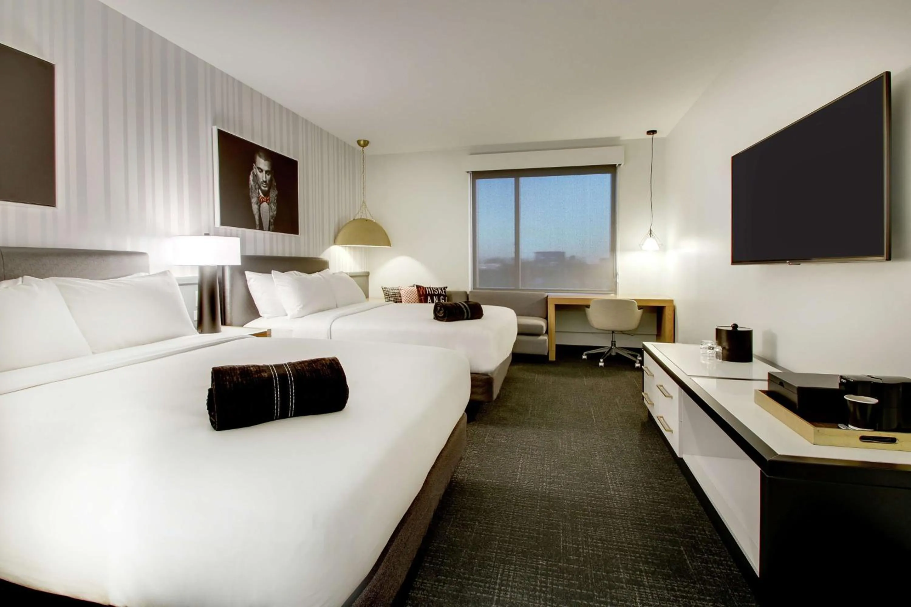 Bedroom, Bed in The Rose Chicago, Tapestry Collection By Hilton