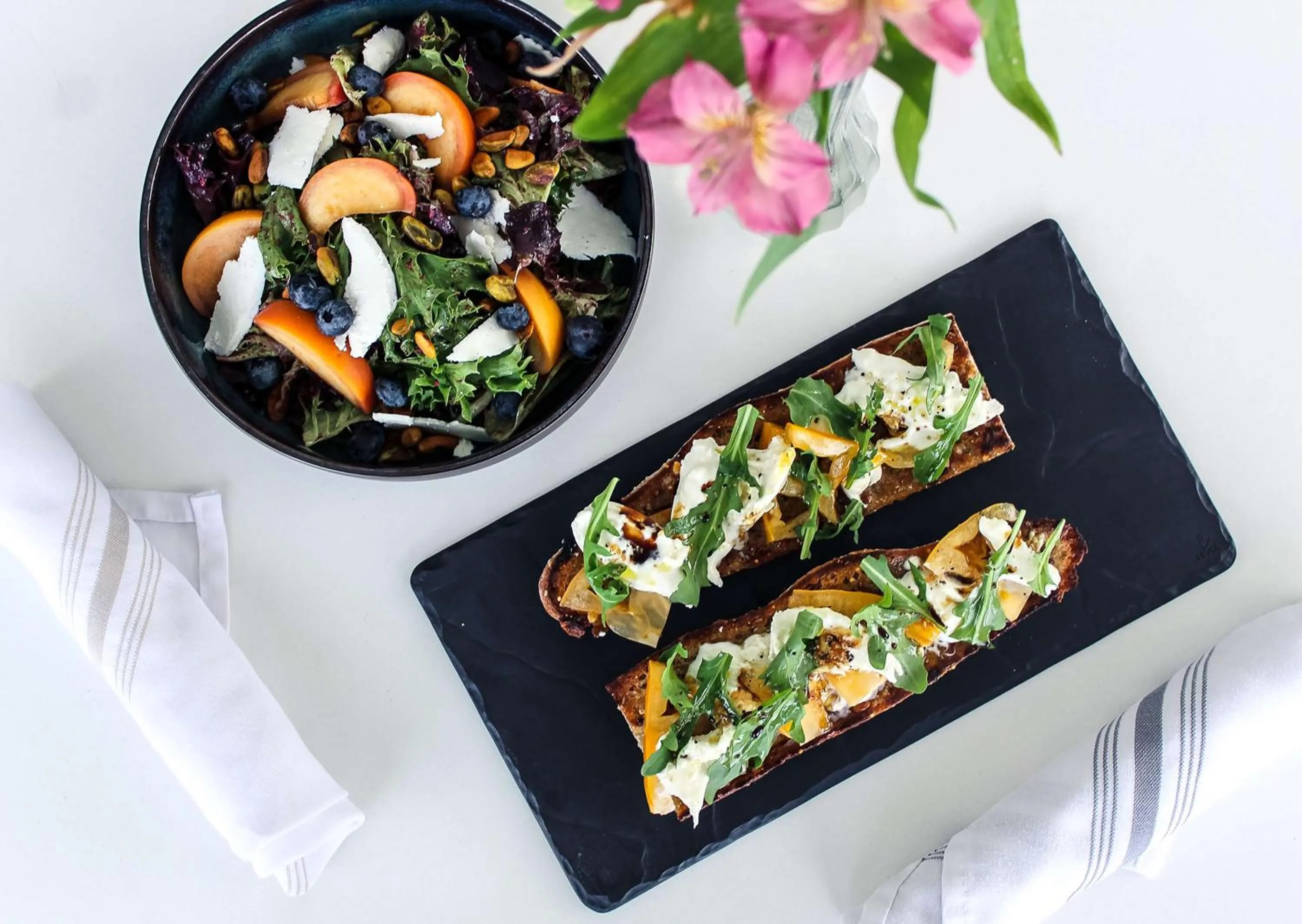 Restaurant/places to eat in The Rose Chicago, Tapestry Collection By Hilton