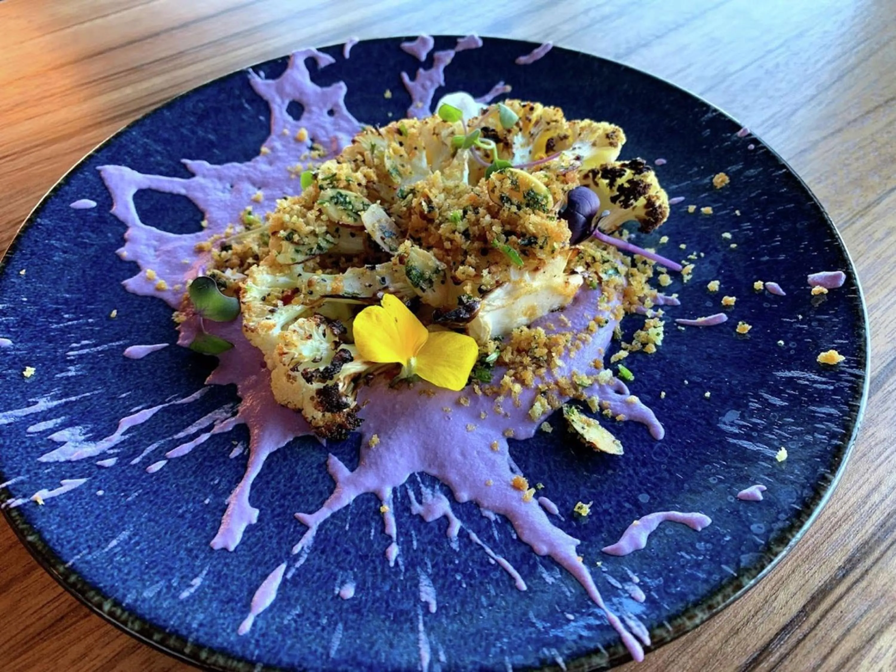 Dining area in The Rose Chicago, Tapestry Collection By Hilton