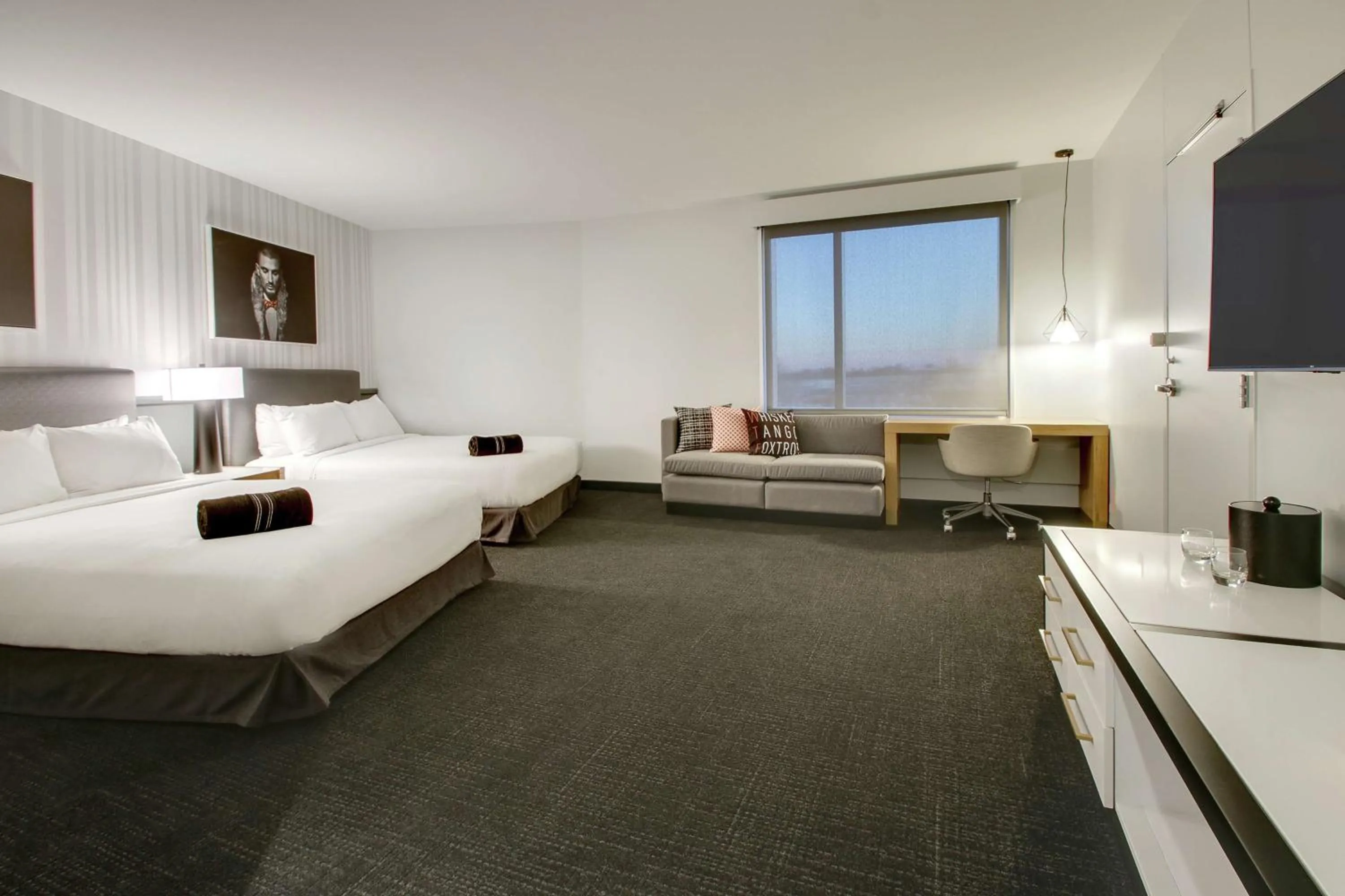 Bedroom, Bed in The Rose Chicago, Tapestry Collection By Hilton