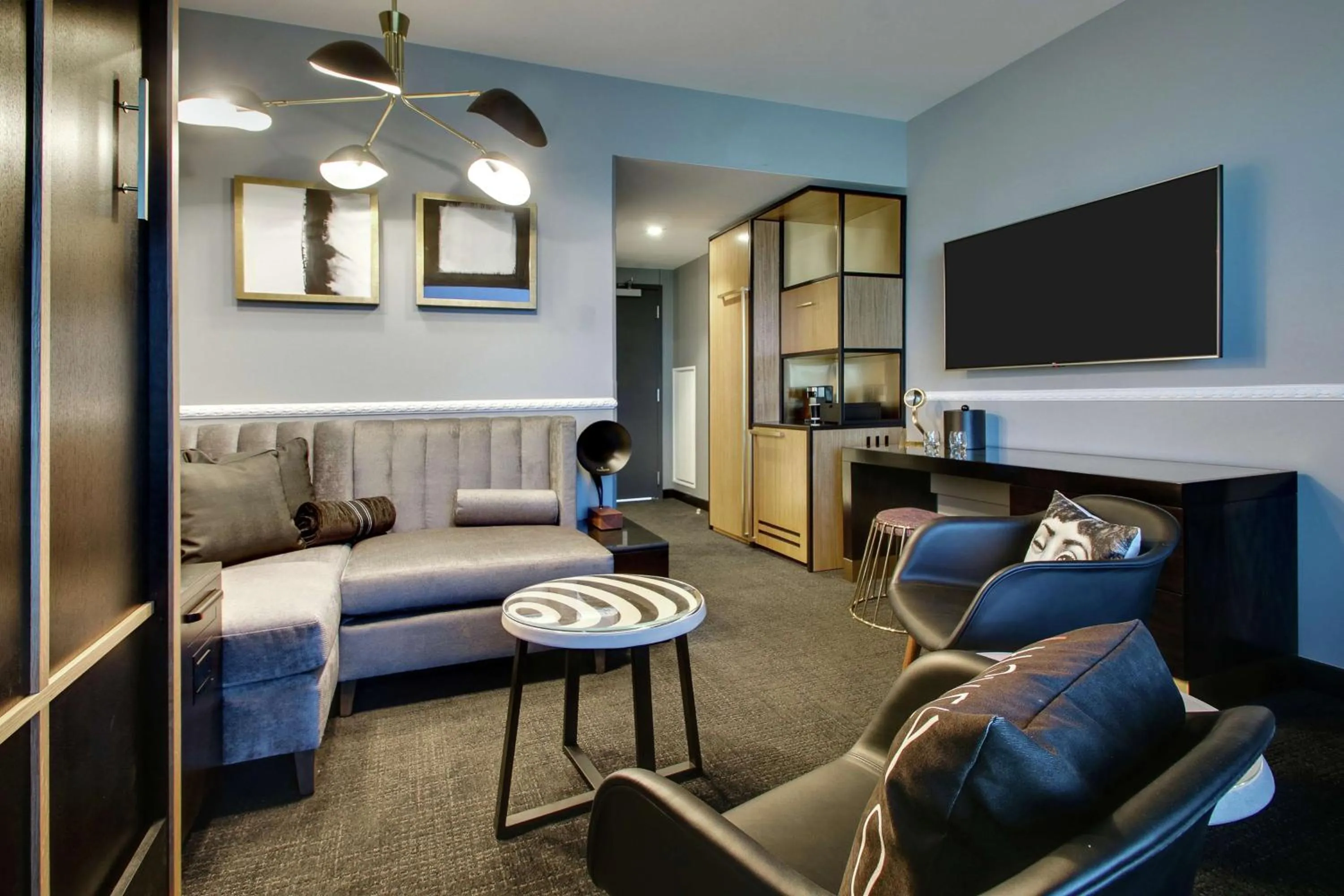 Living room in The Rose Chicago, Tapestry Collection By Hilton