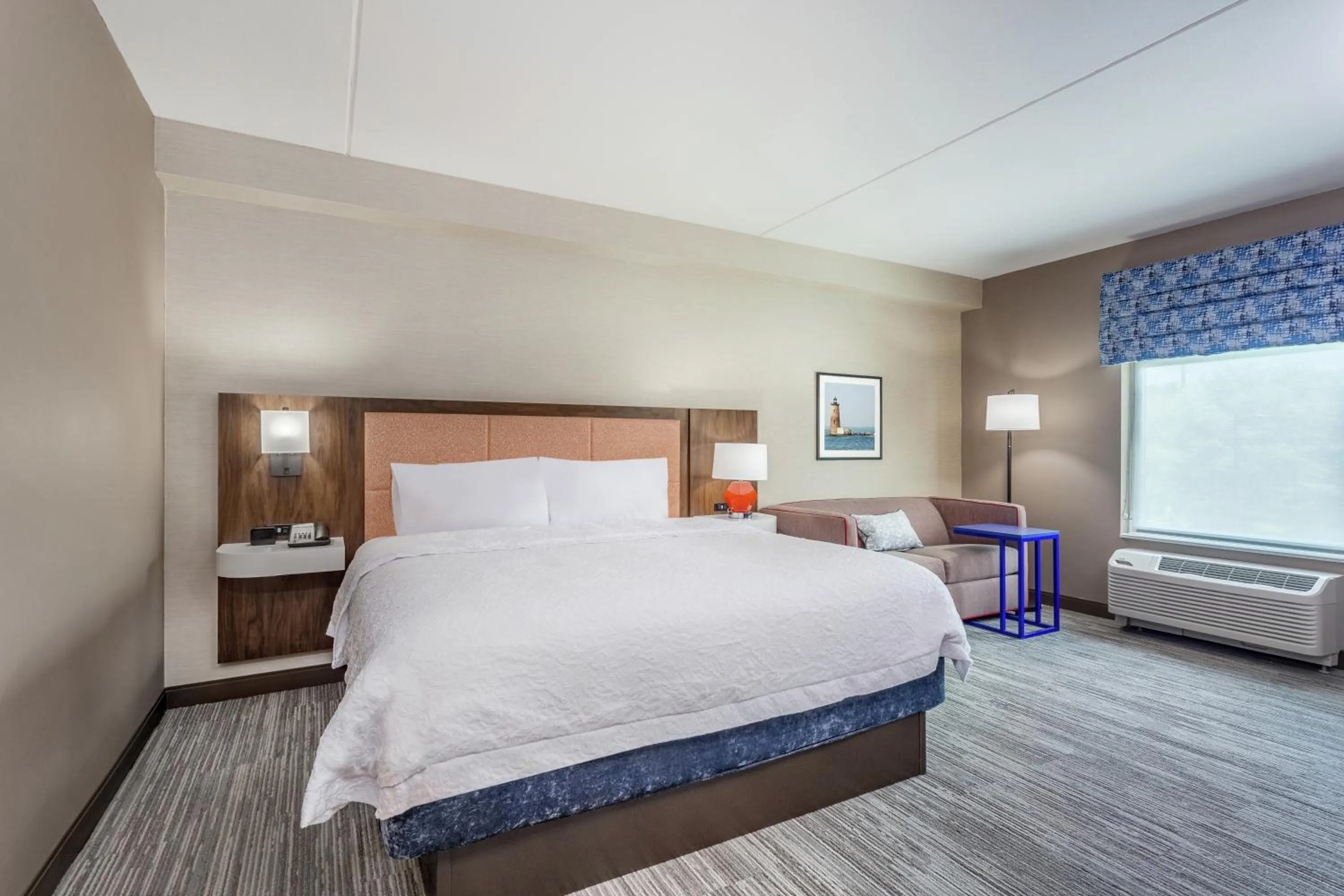 Bedroom, Bed in Hampton Inn & Suites Kittery-Portsmouth