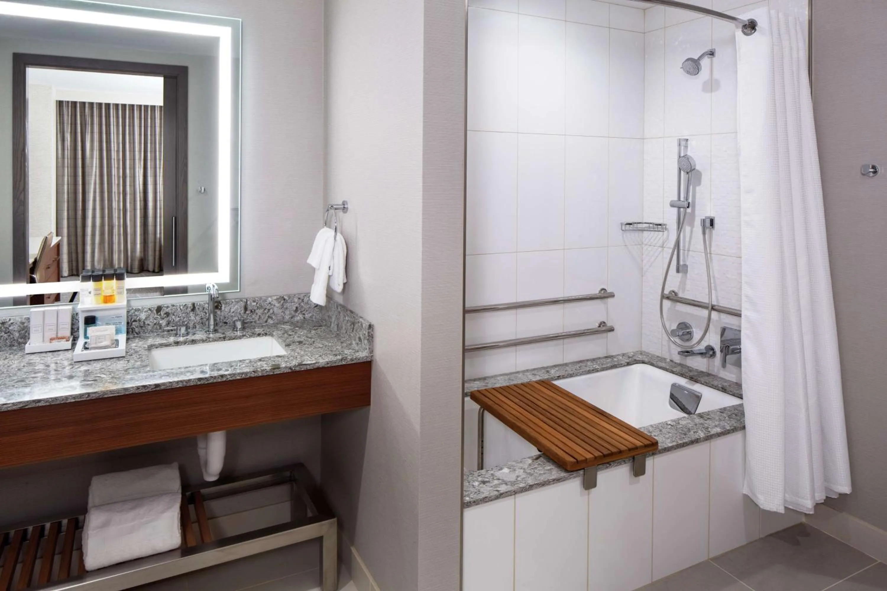 Bathroom in Hilton Rochester Mayo Clinic Area