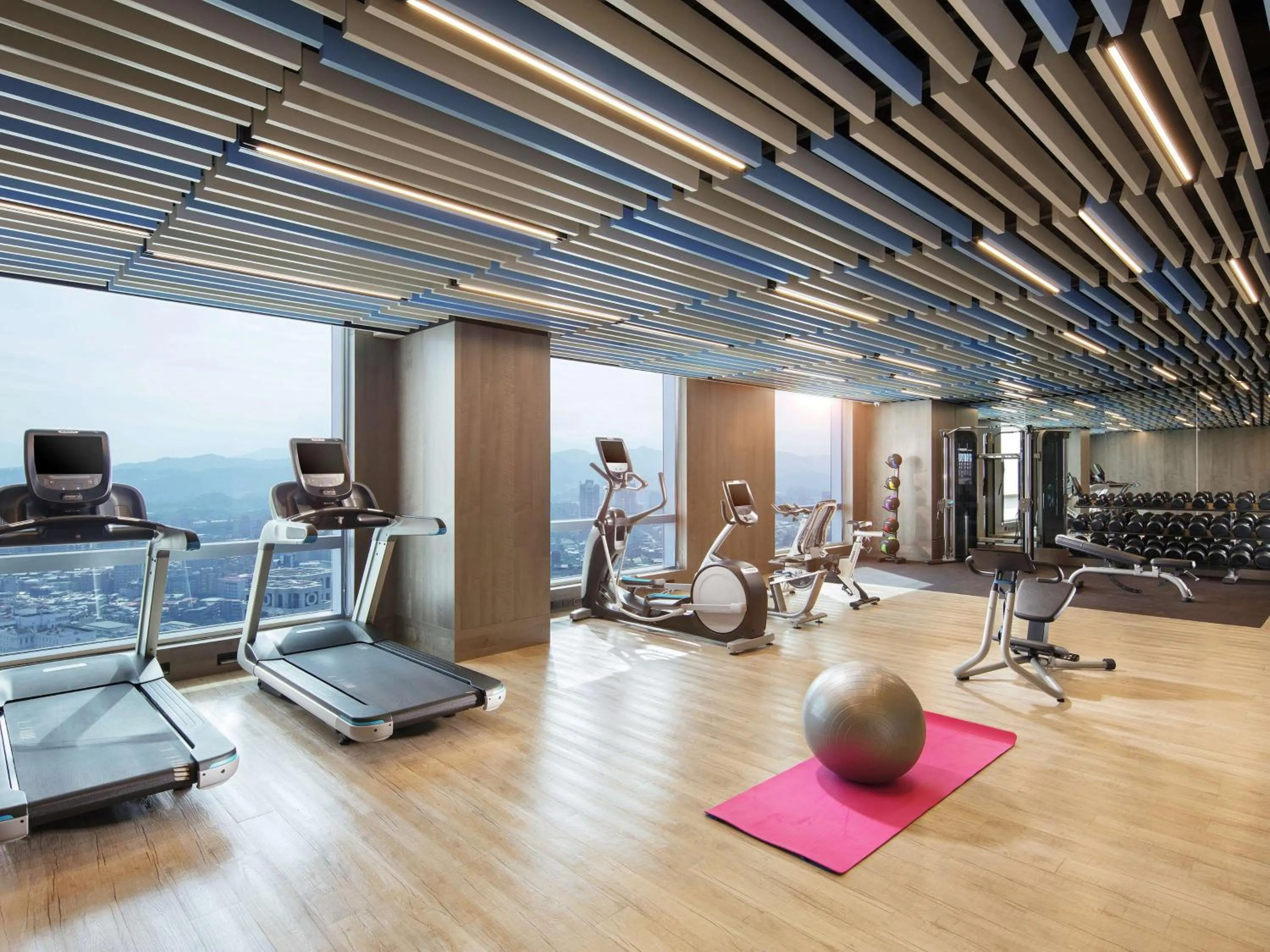 Fitness centre/facilities in Hilton Taipei Sinban