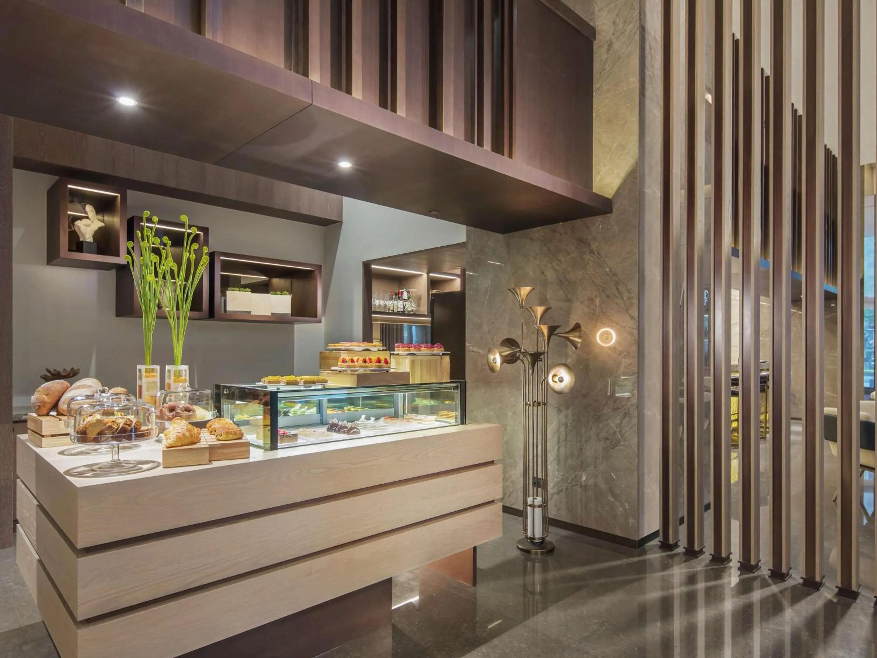 Lounge or bar in Hilton Taipei Sinban