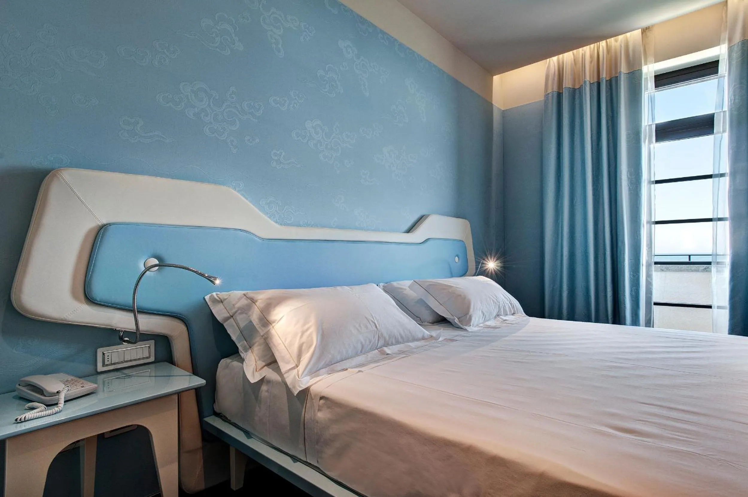 Bed in JR Hotels Bari Grande Albergo delle Nazioni