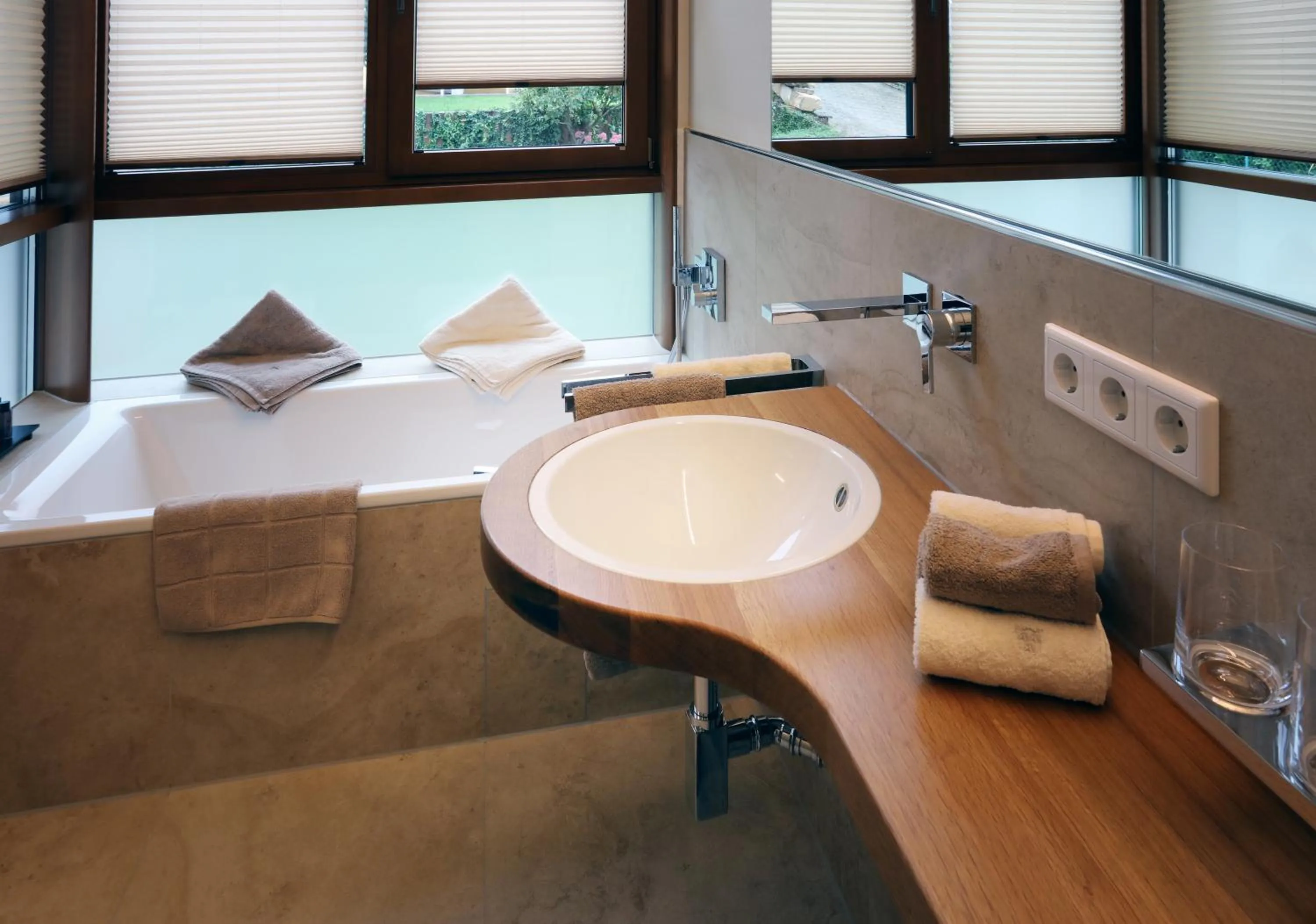 Bathroom, Bed in Gästehaus Alte Glaserei