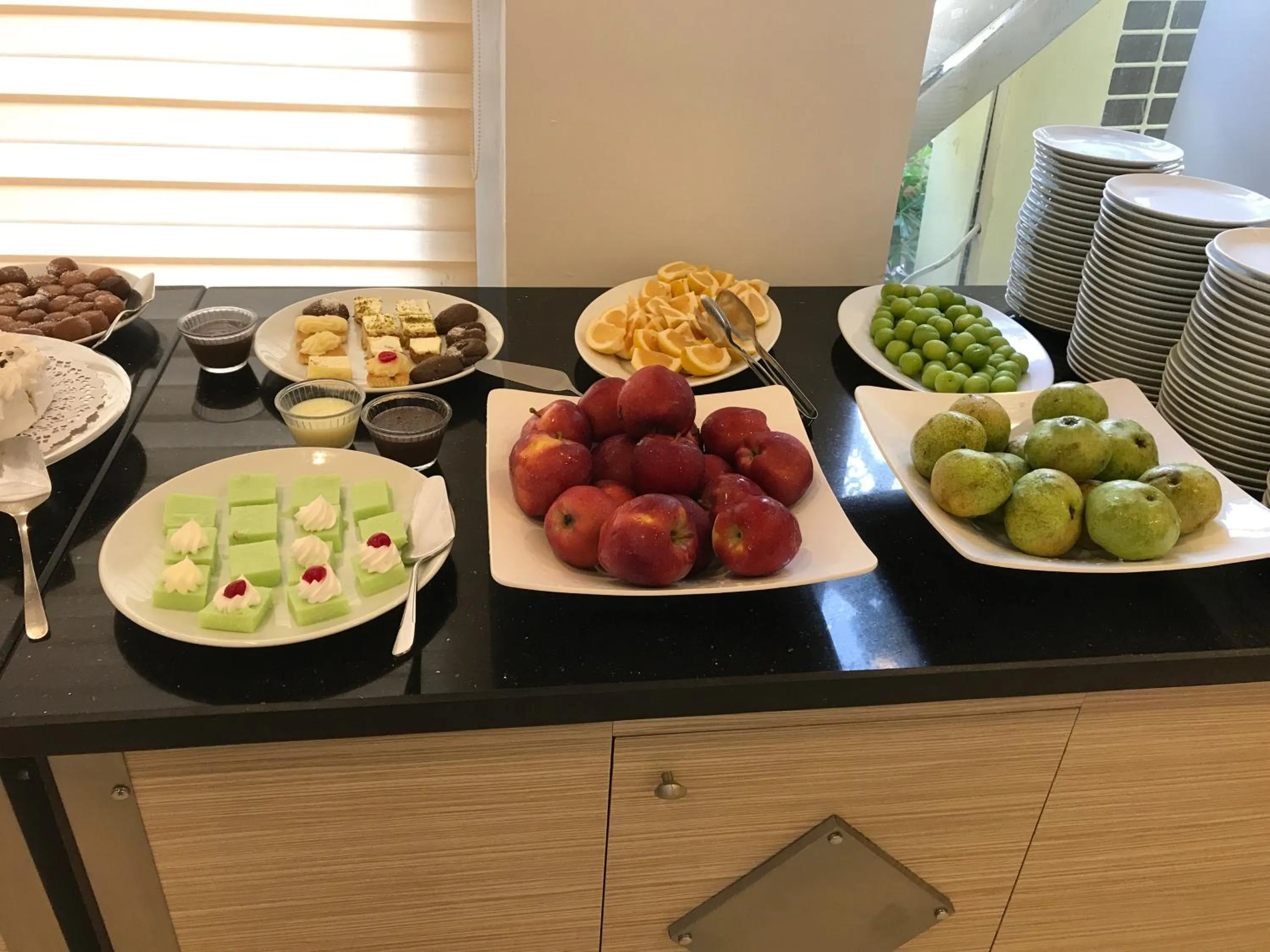 Restaurant/places to eat in Muz Hotel