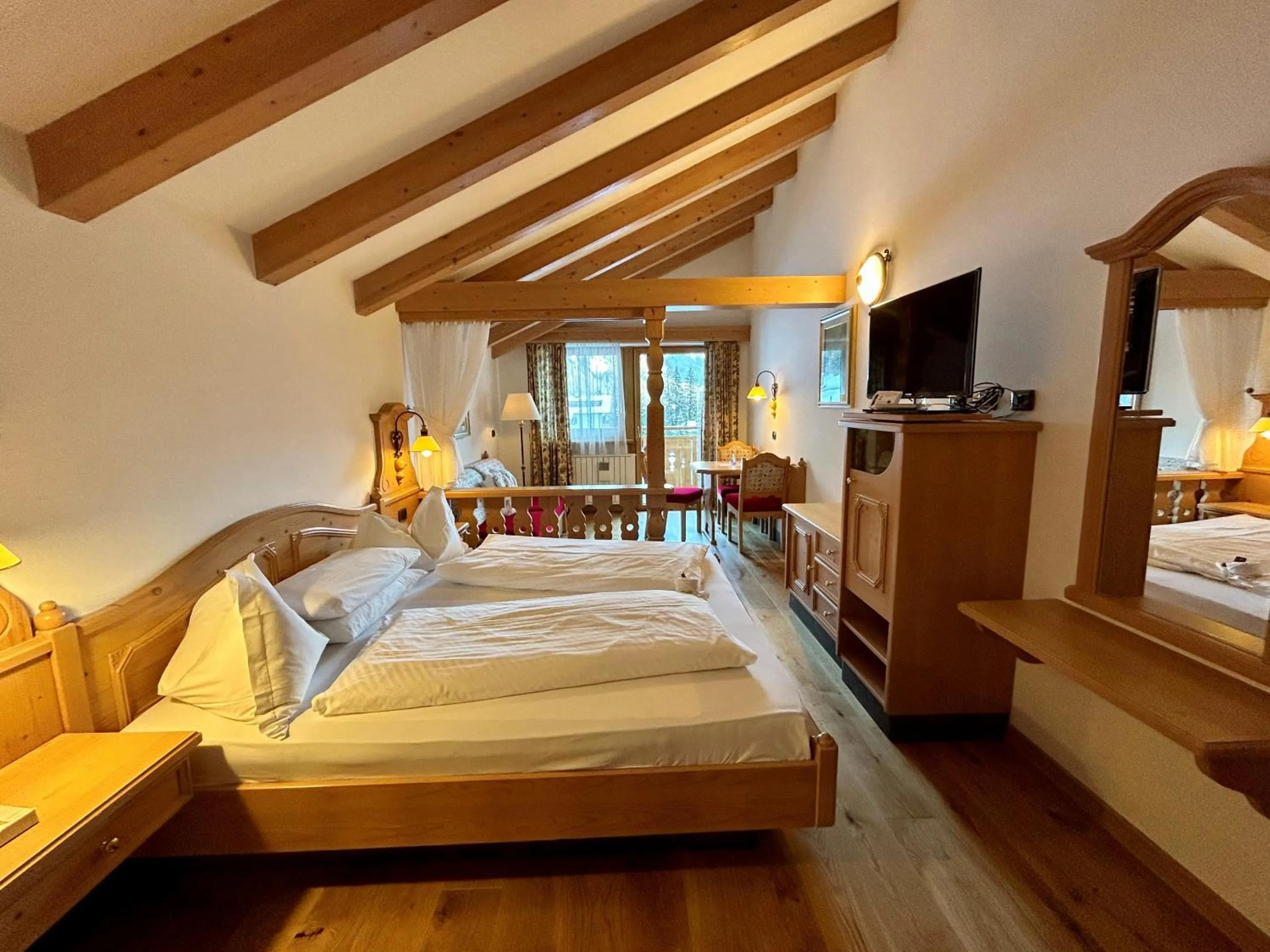 Bedroom, Bed in Hotel Cesa Tyrol