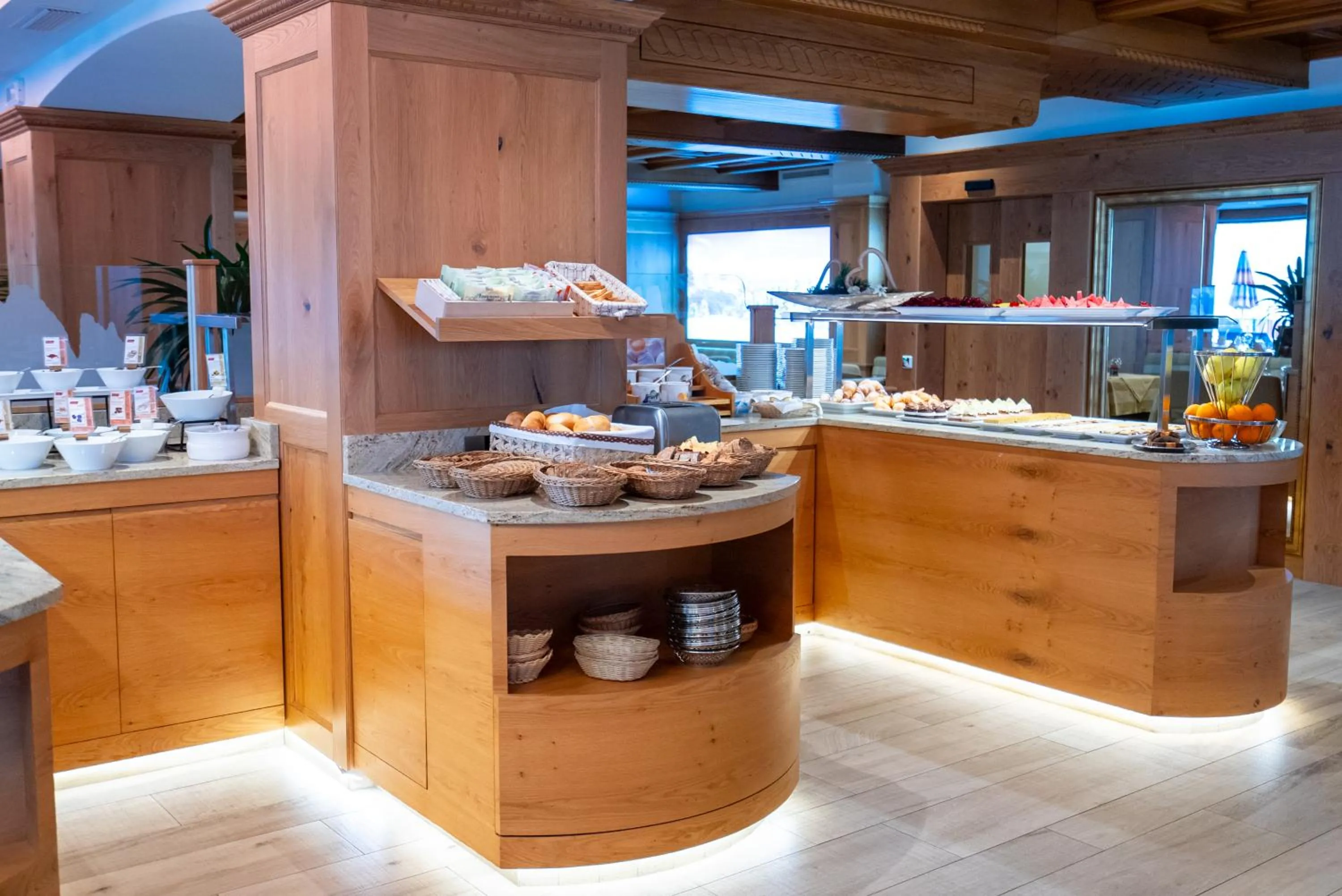 Buffet breakfast in Hotel Cesa Tyrol