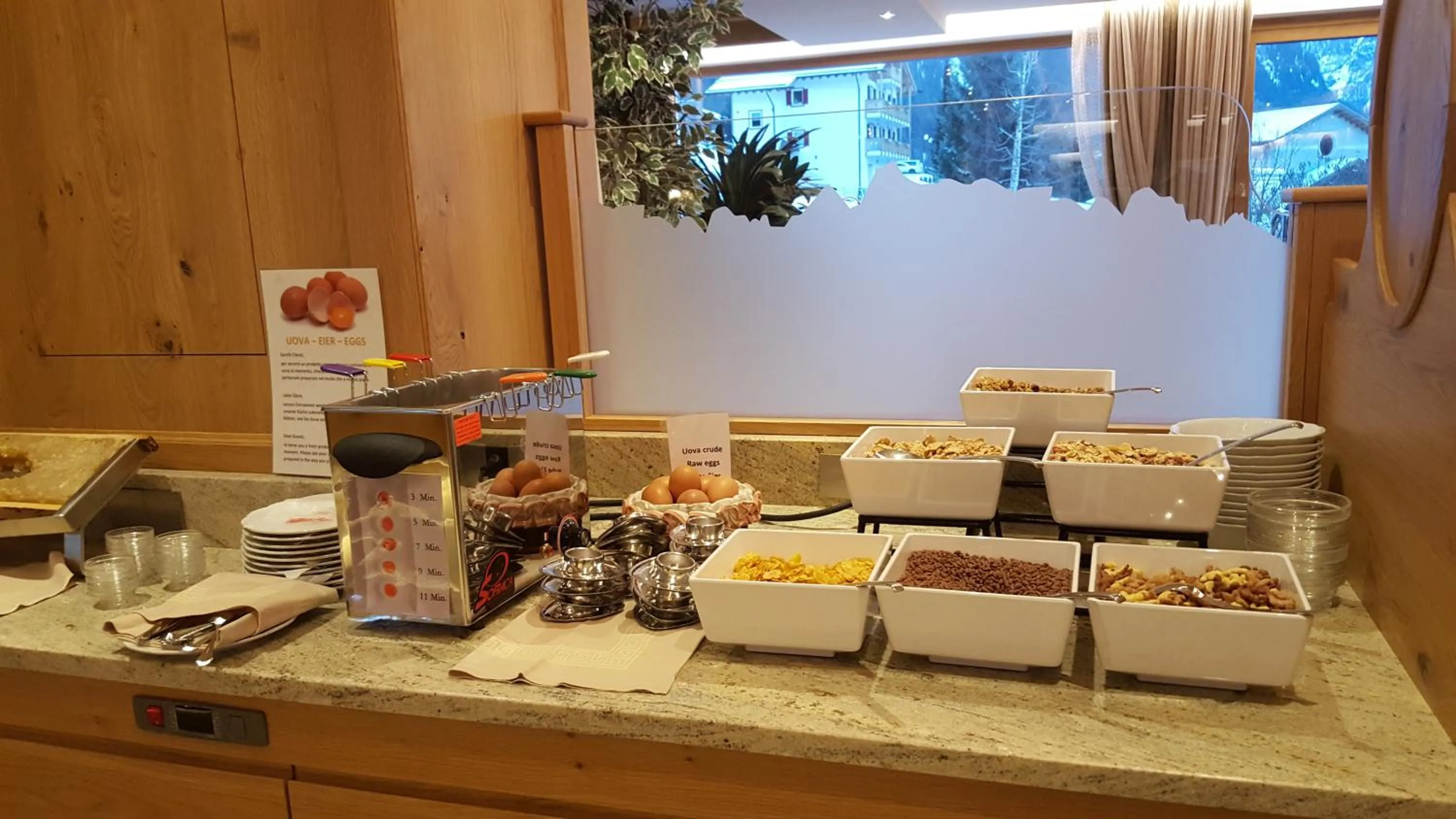 Buffet breakfast in Hotel Cesa Tyrol