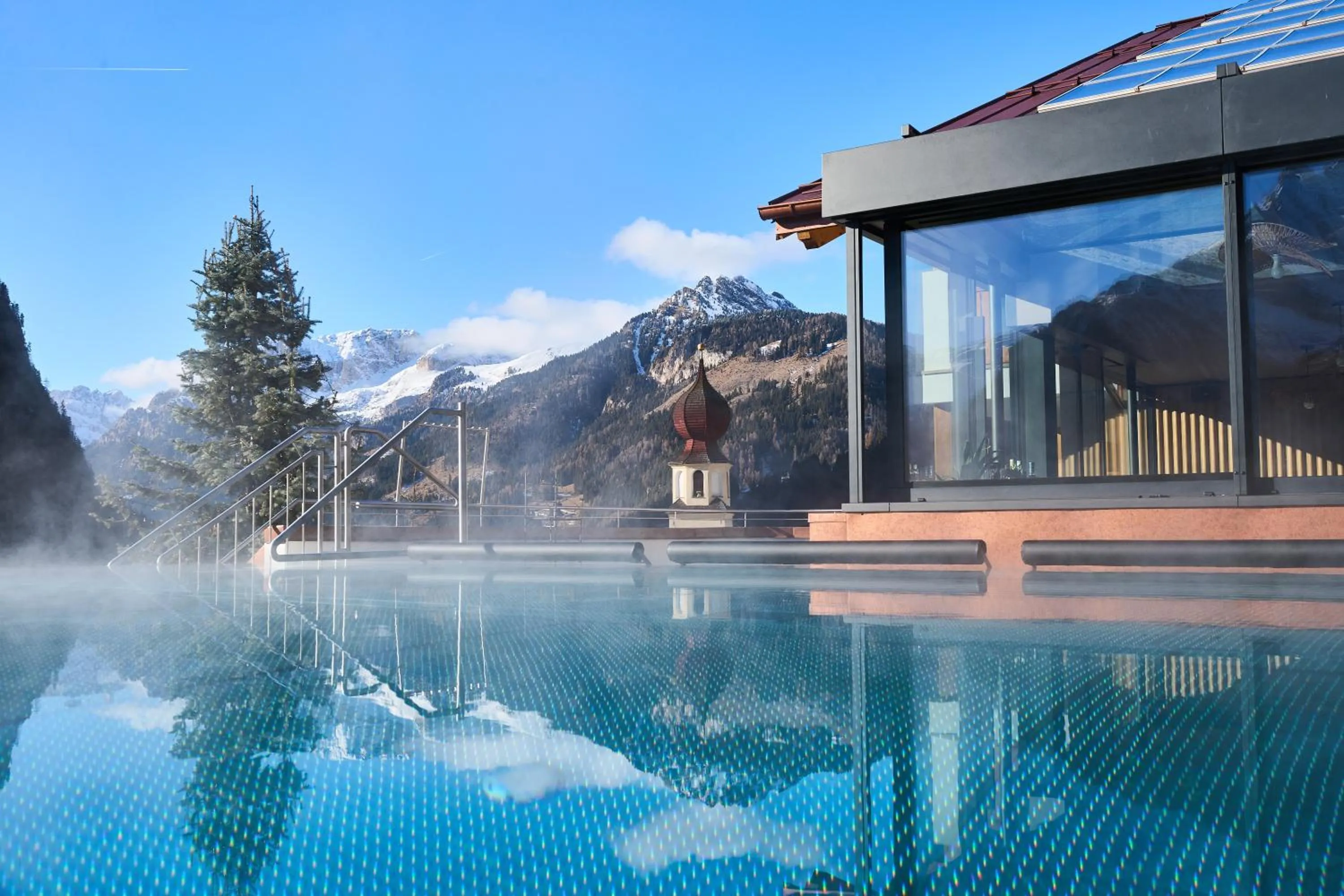 Swimming pool in Hotel Cesa Tyrol