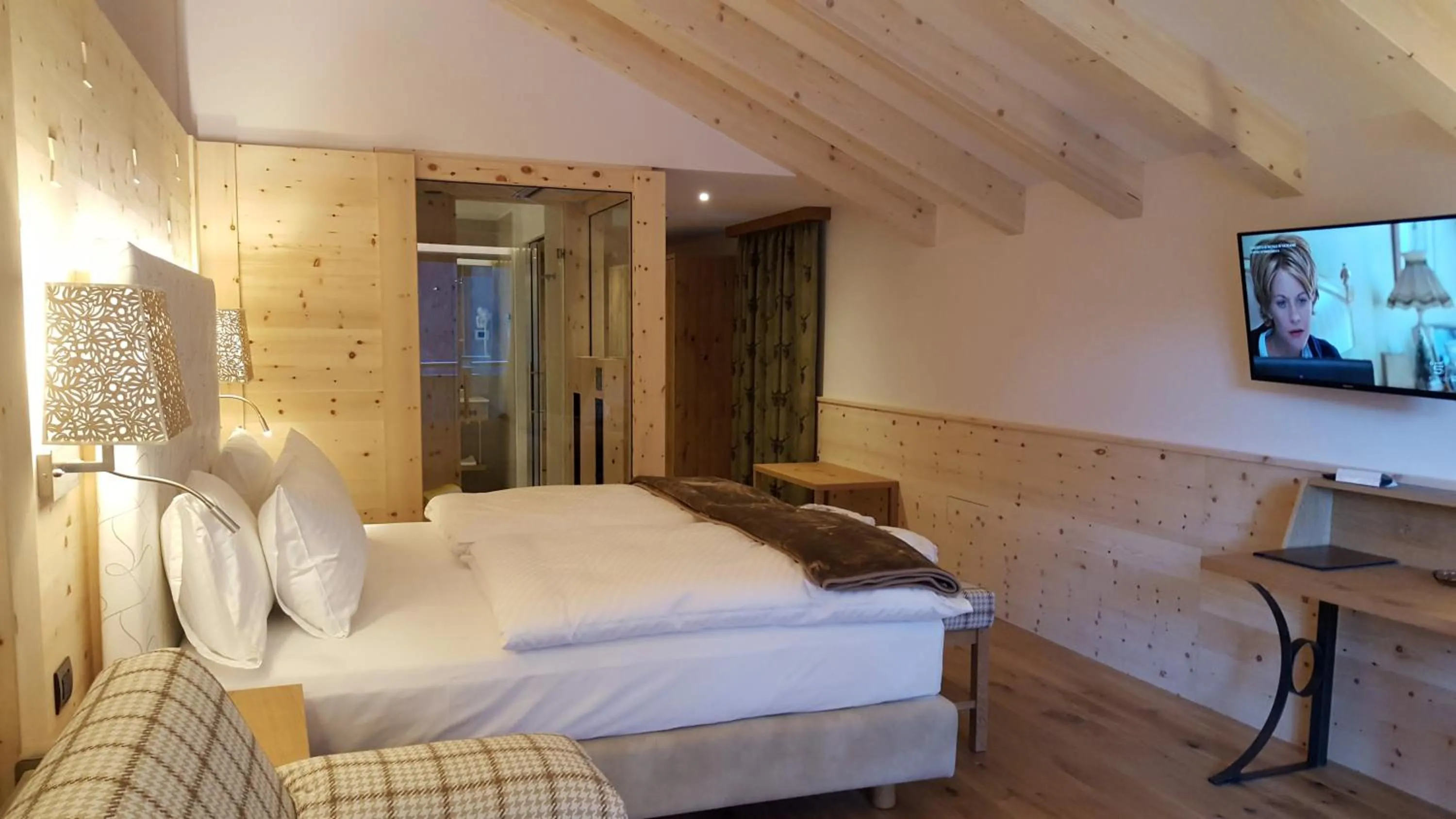 Bed in Hotel Cesa Tyrol