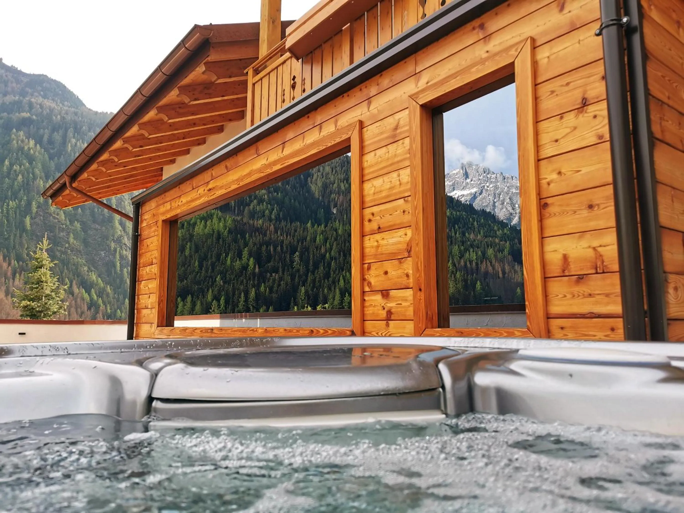 Hot Tub in Hotel Cesa Tyrol