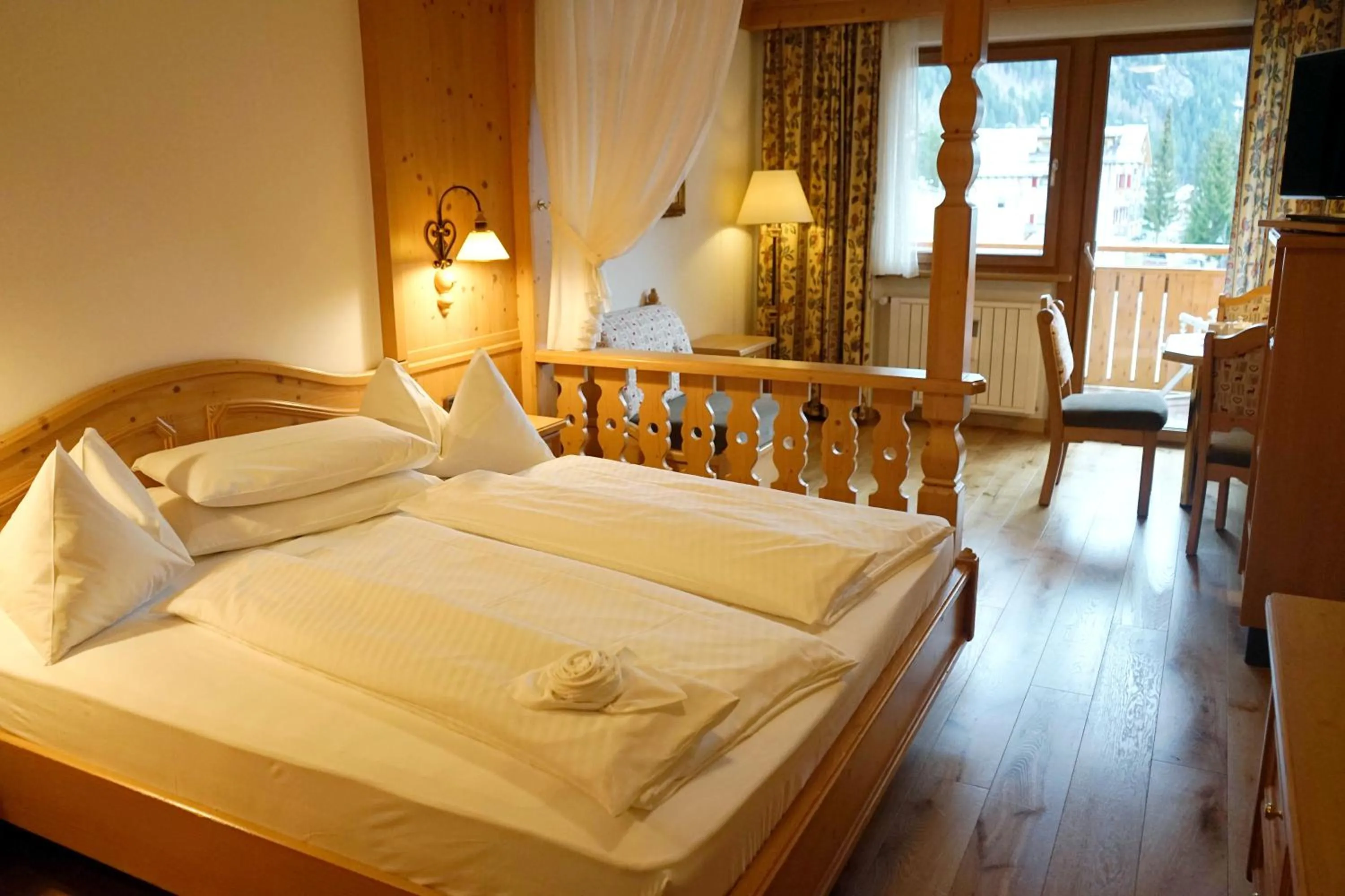 Bedroom, Bed in Hotel Cesa Tyrol