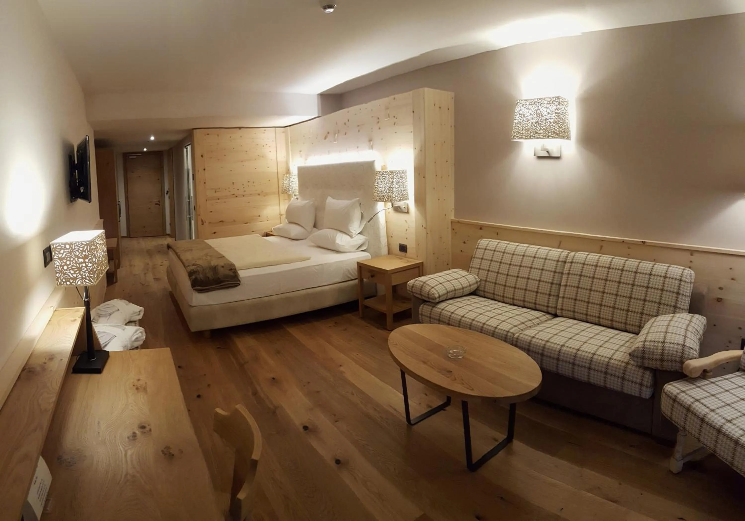 Photo of the whole room, Bed in Hotel Cesa Tyrol