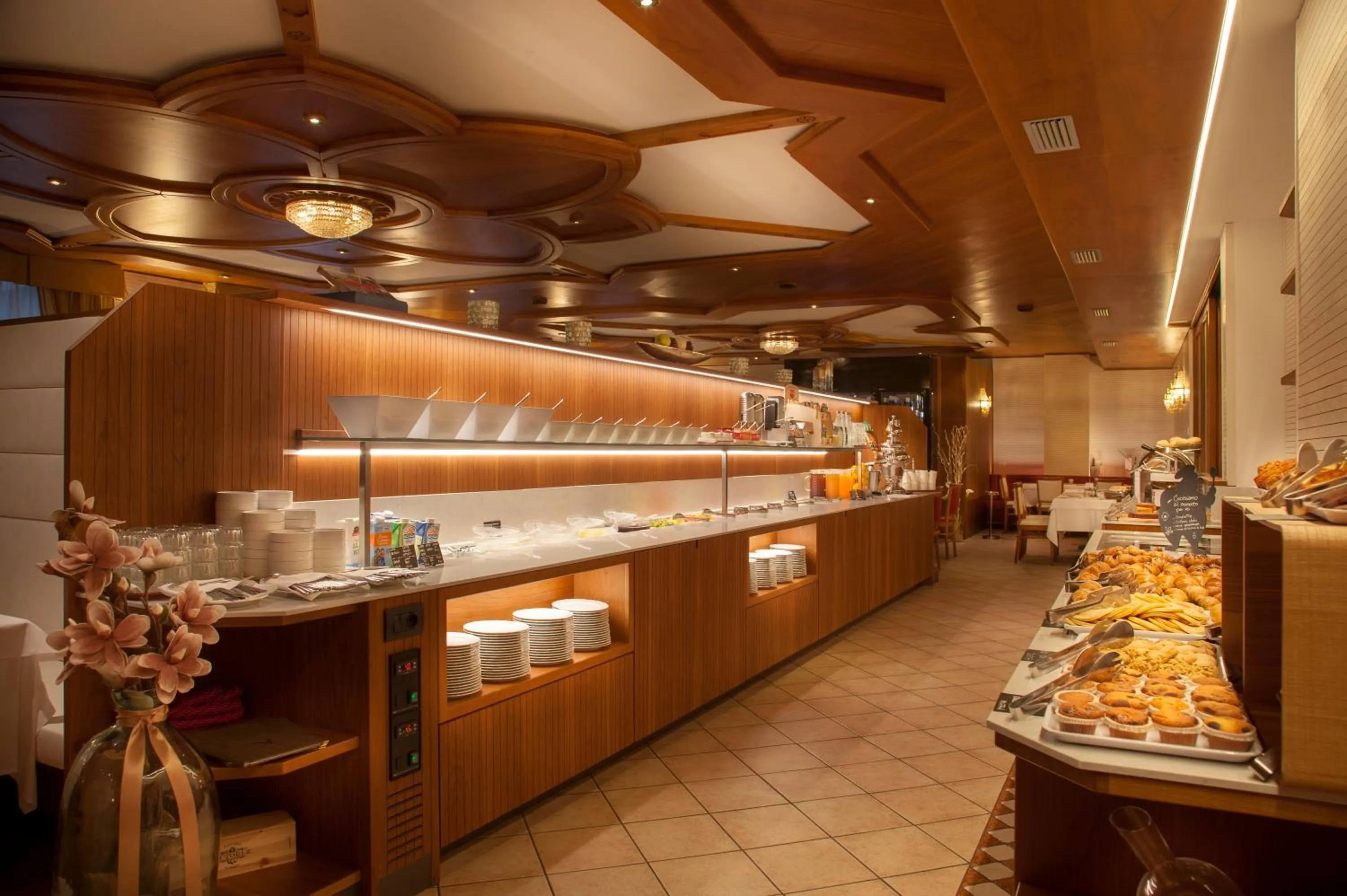 Food and drinks in ADLER MERYEM wellness hotel - Andalo