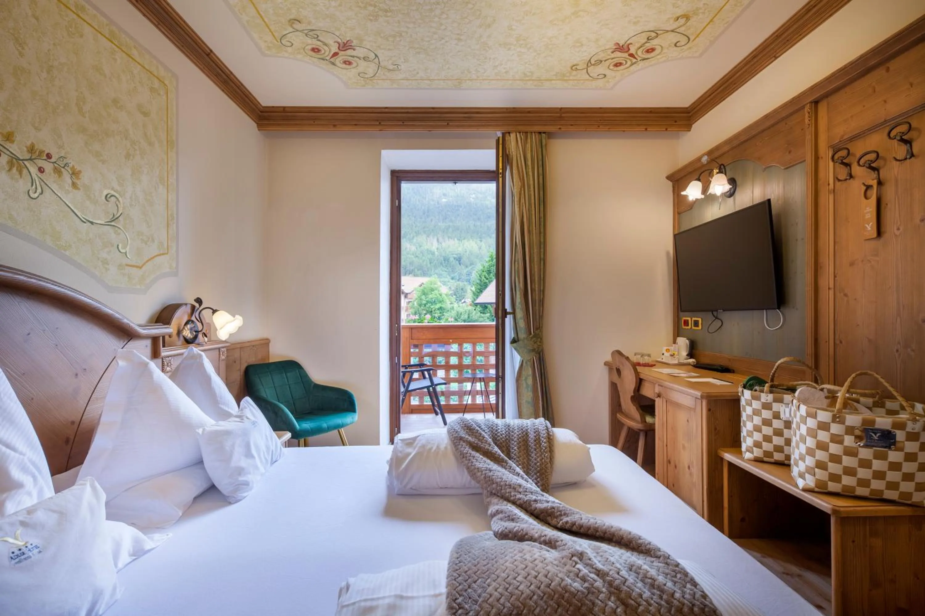 Bed in ADLER MERYEM wellness hotel - Andalo