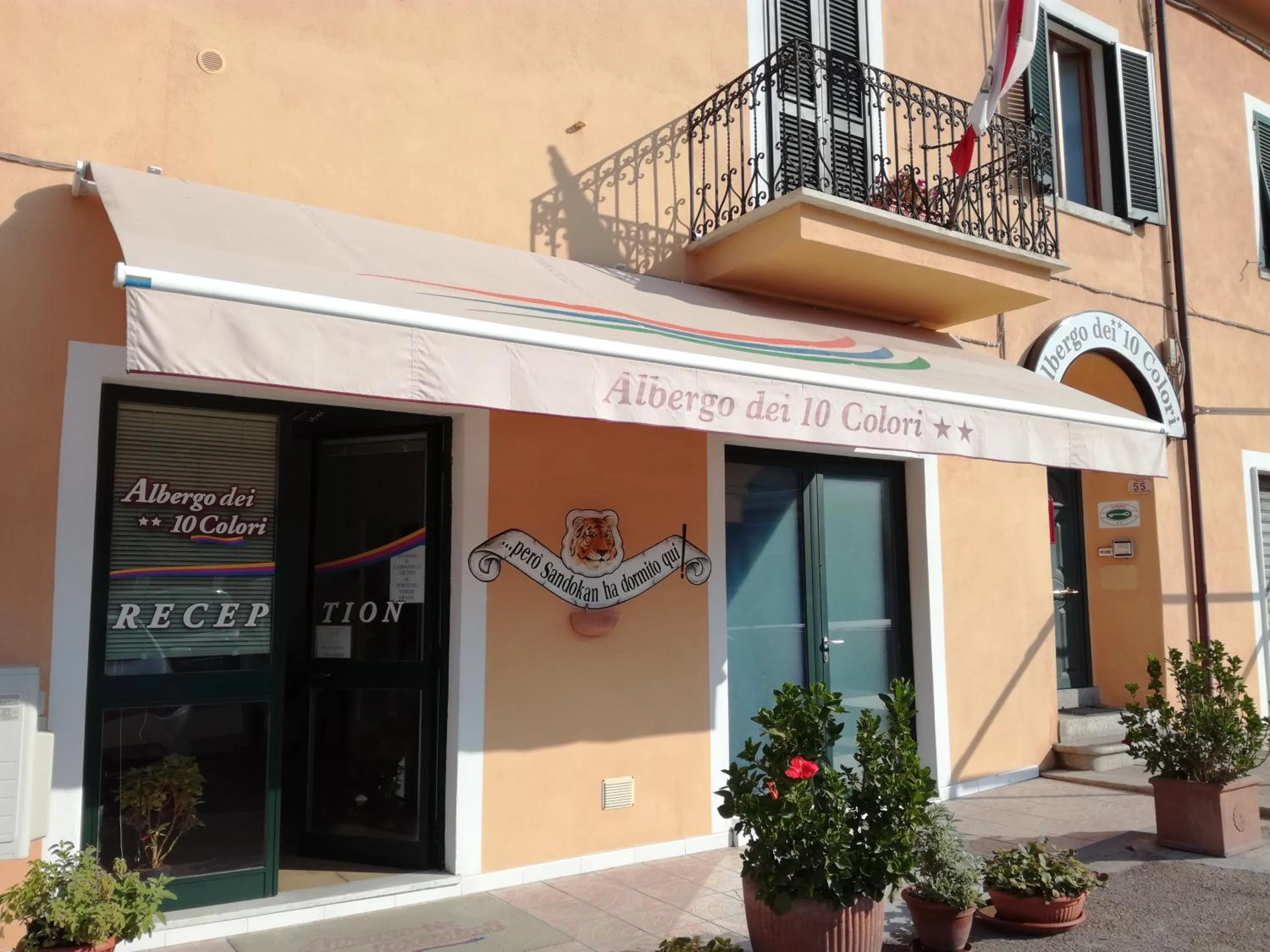 Facade/entrance in Albergo Dei 10 Colori