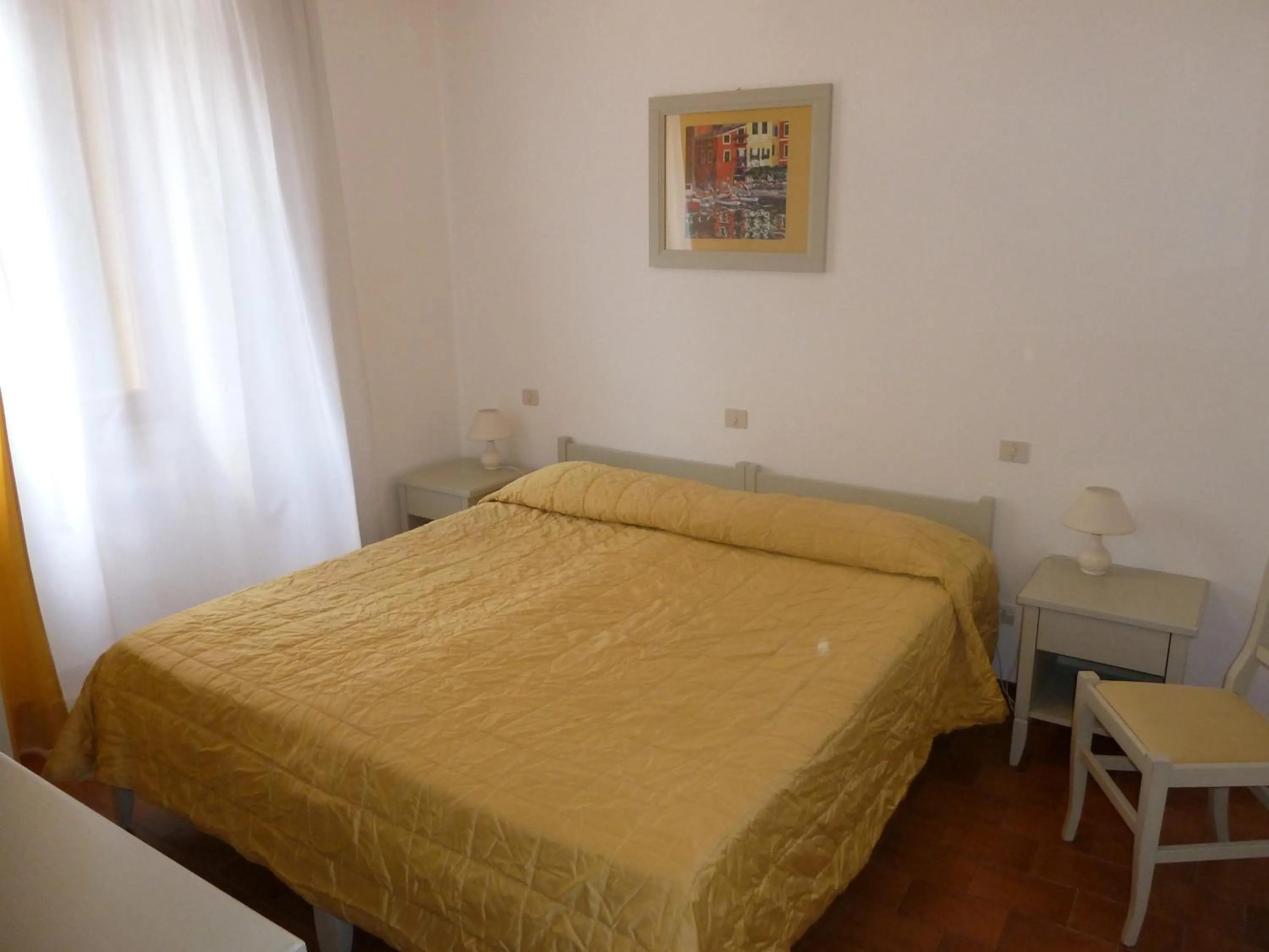 Photo of the whole room, Bed in Albergo Dei 10 Colori