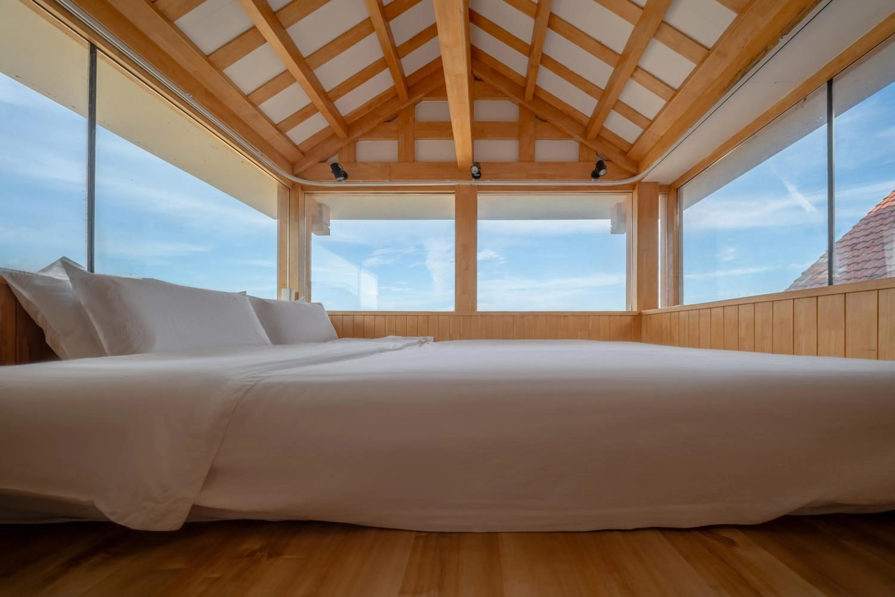 Deluxe Double Room with Bath in Zhangjiajie Su Xin Resort Near Tianmen Shan & Hehua airport-Free pick up