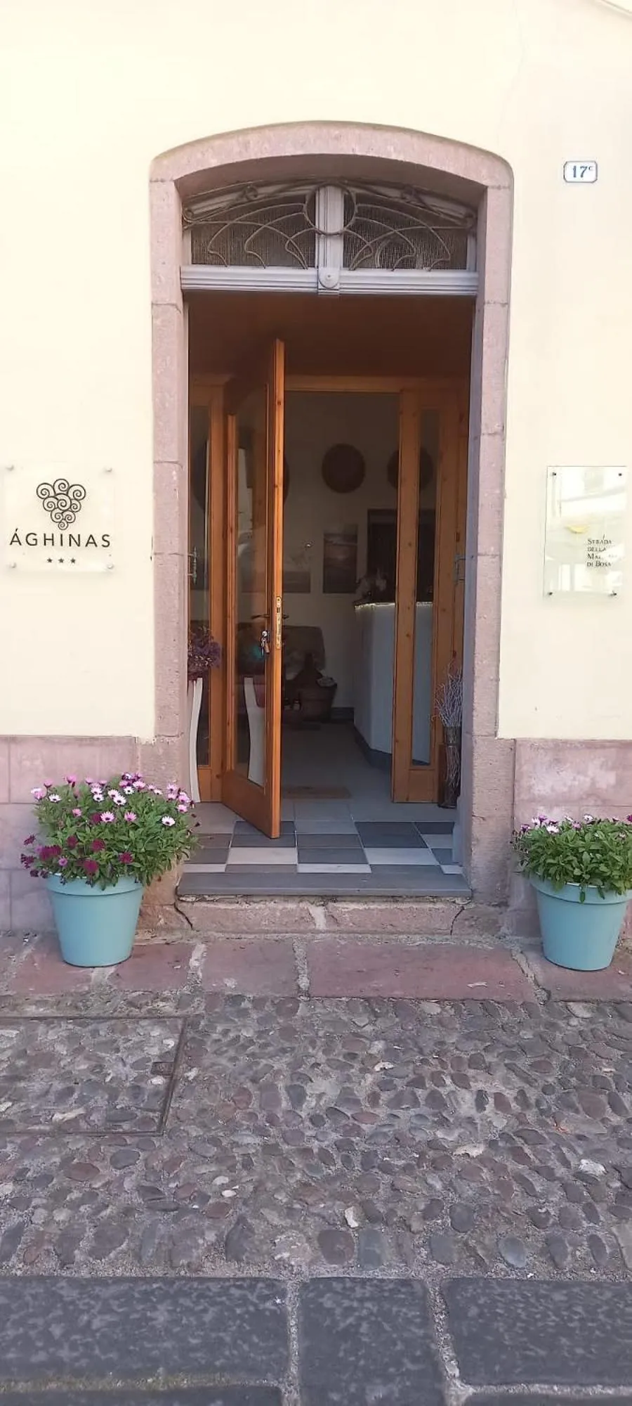 Facade/entrance in Aghinas