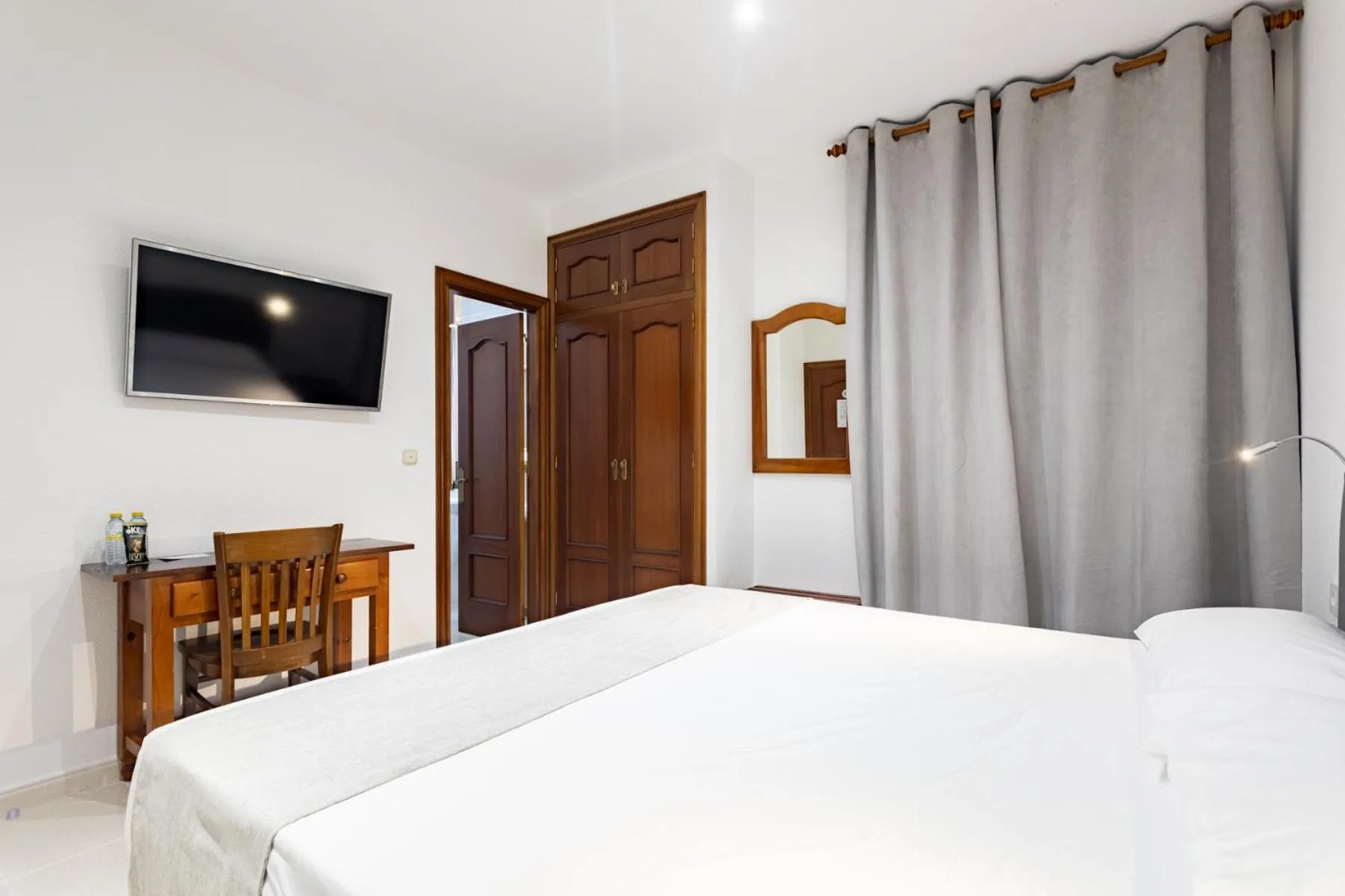 Bed in Hostal La Costa