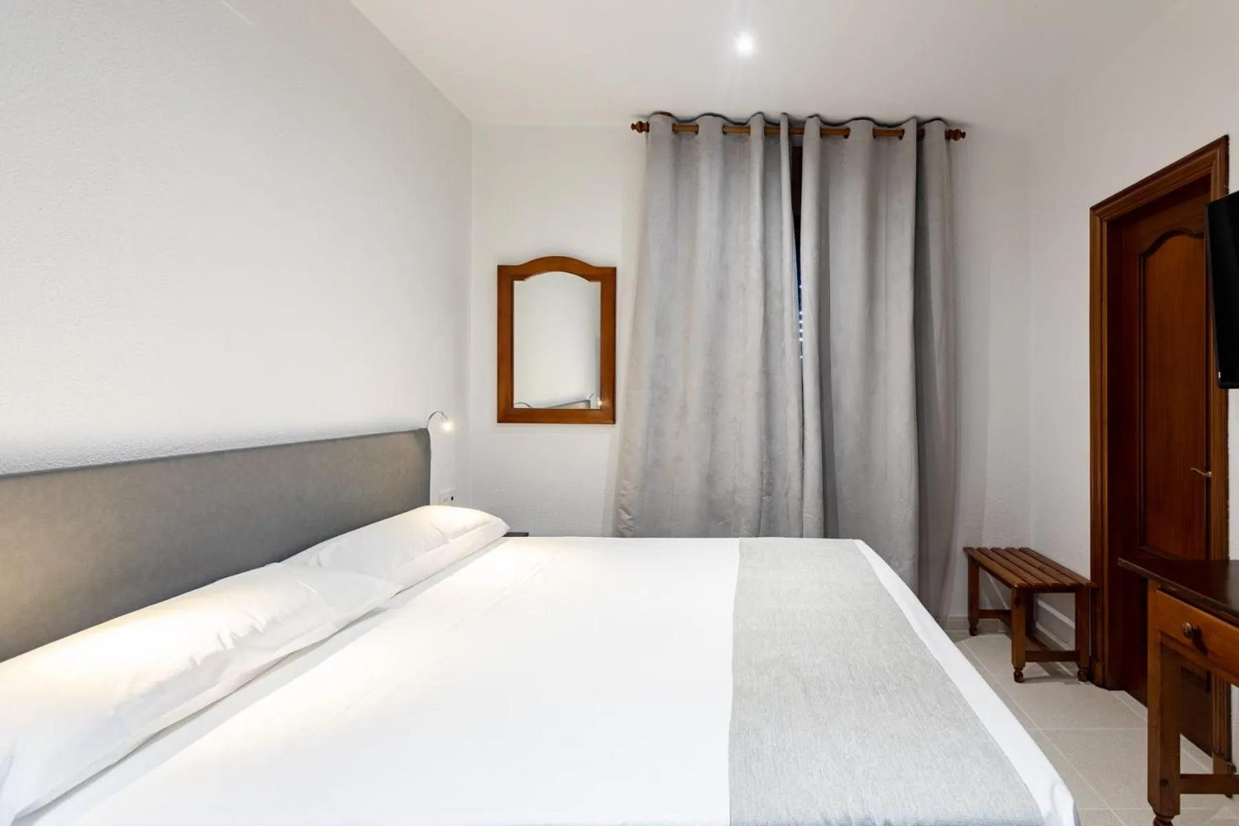 Bed in Hostal La Costa