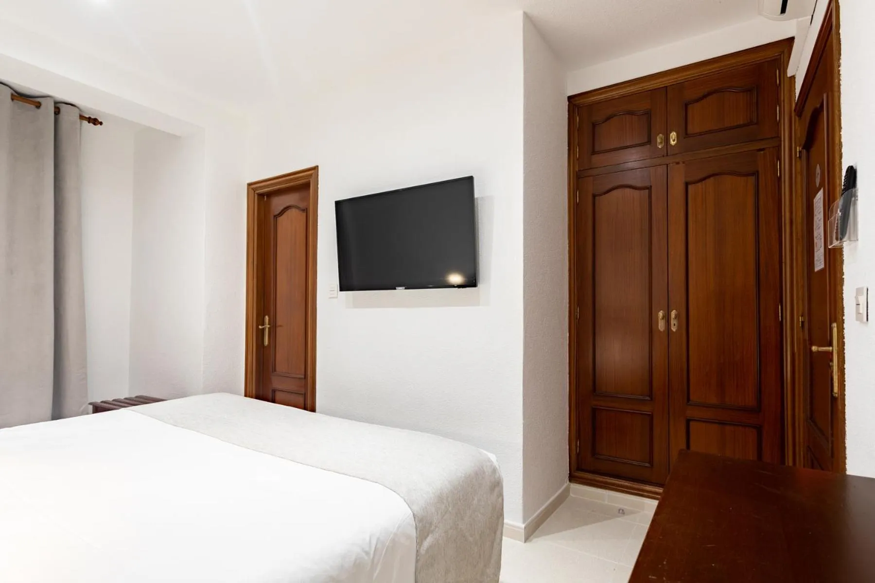 Bed in Hostal La Costa