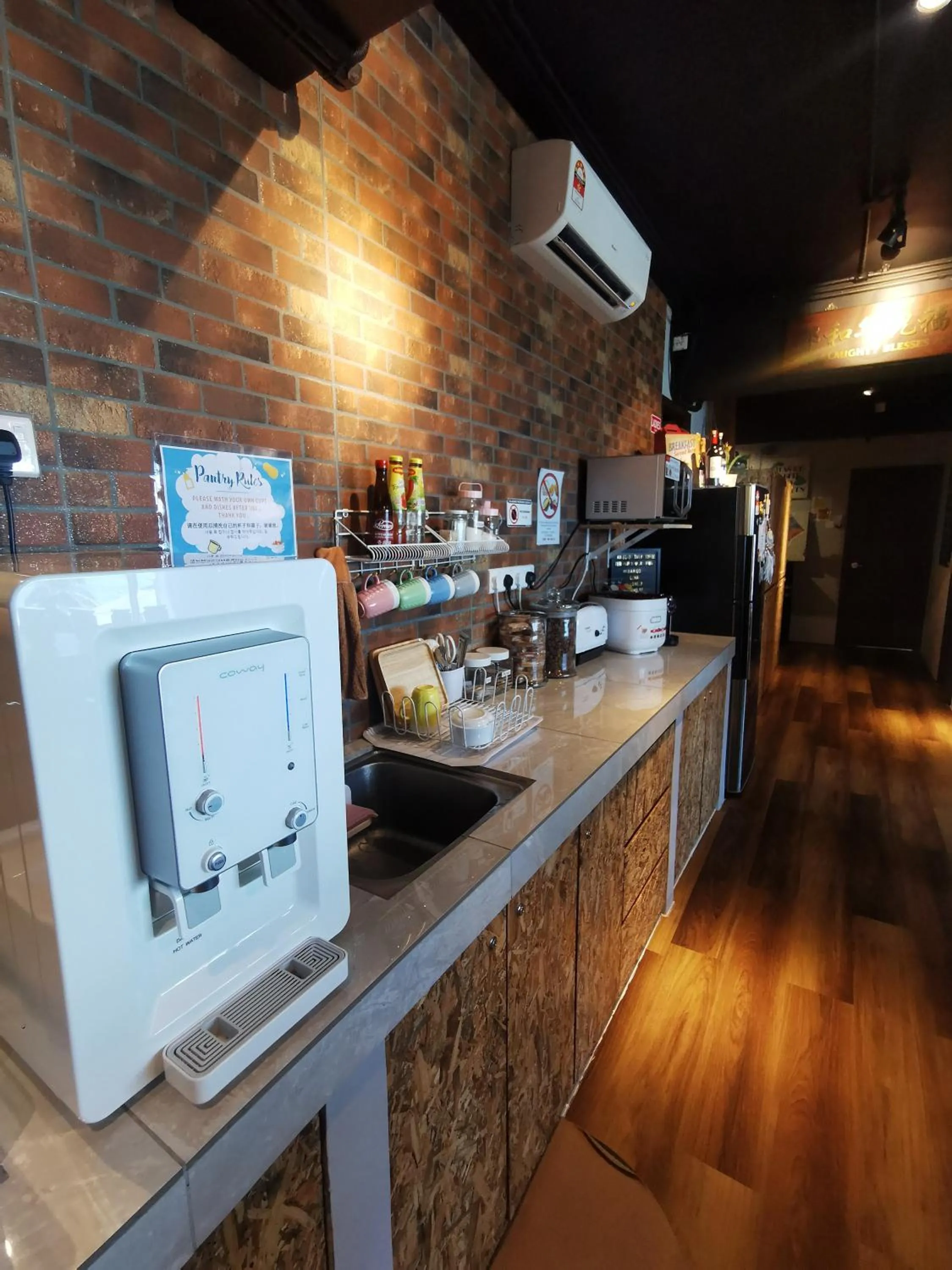 Homy Seafront Hostel