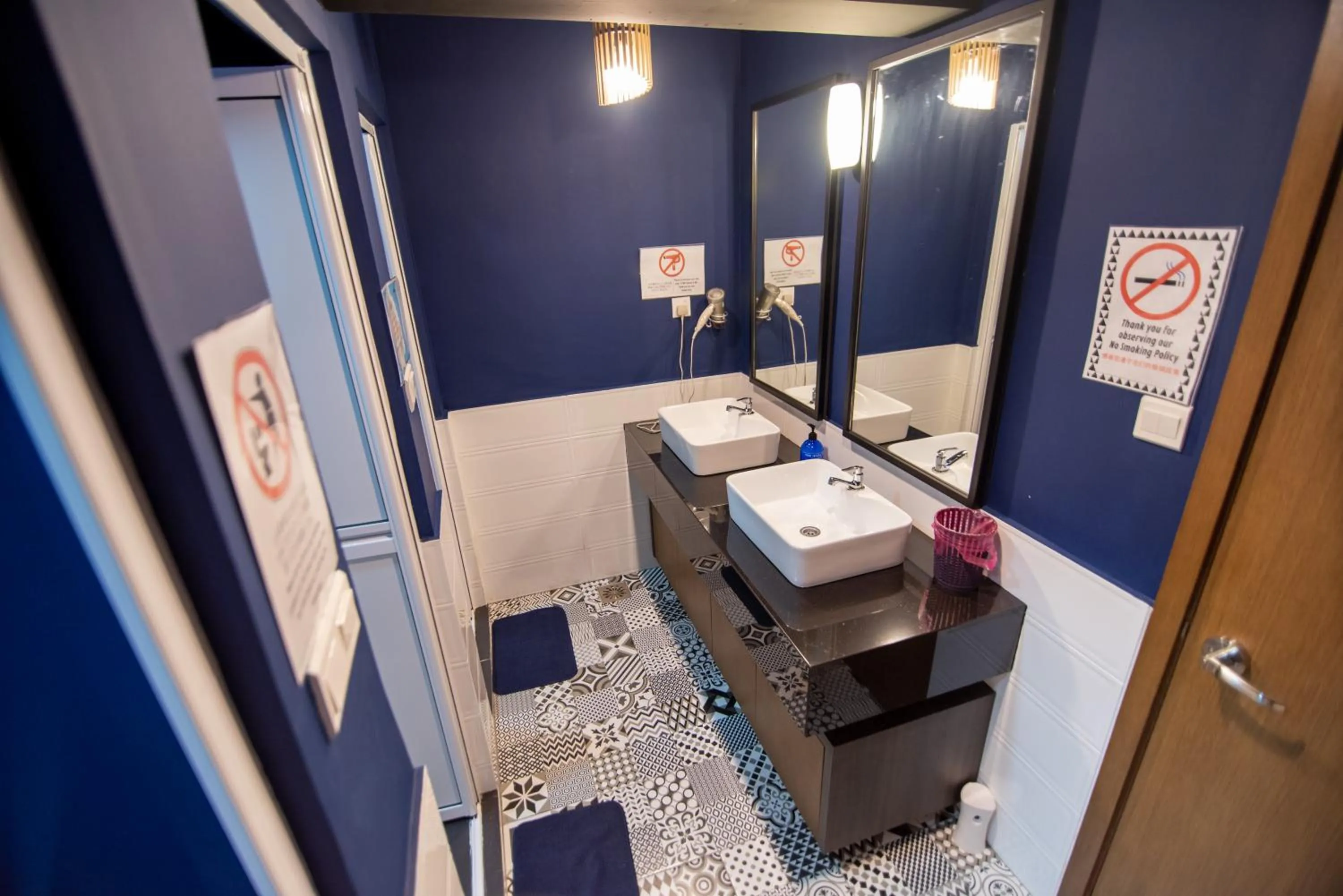 Homy Seafront Hostel