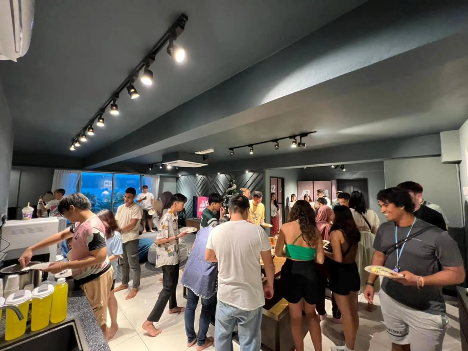 Homy Seafront Hostel