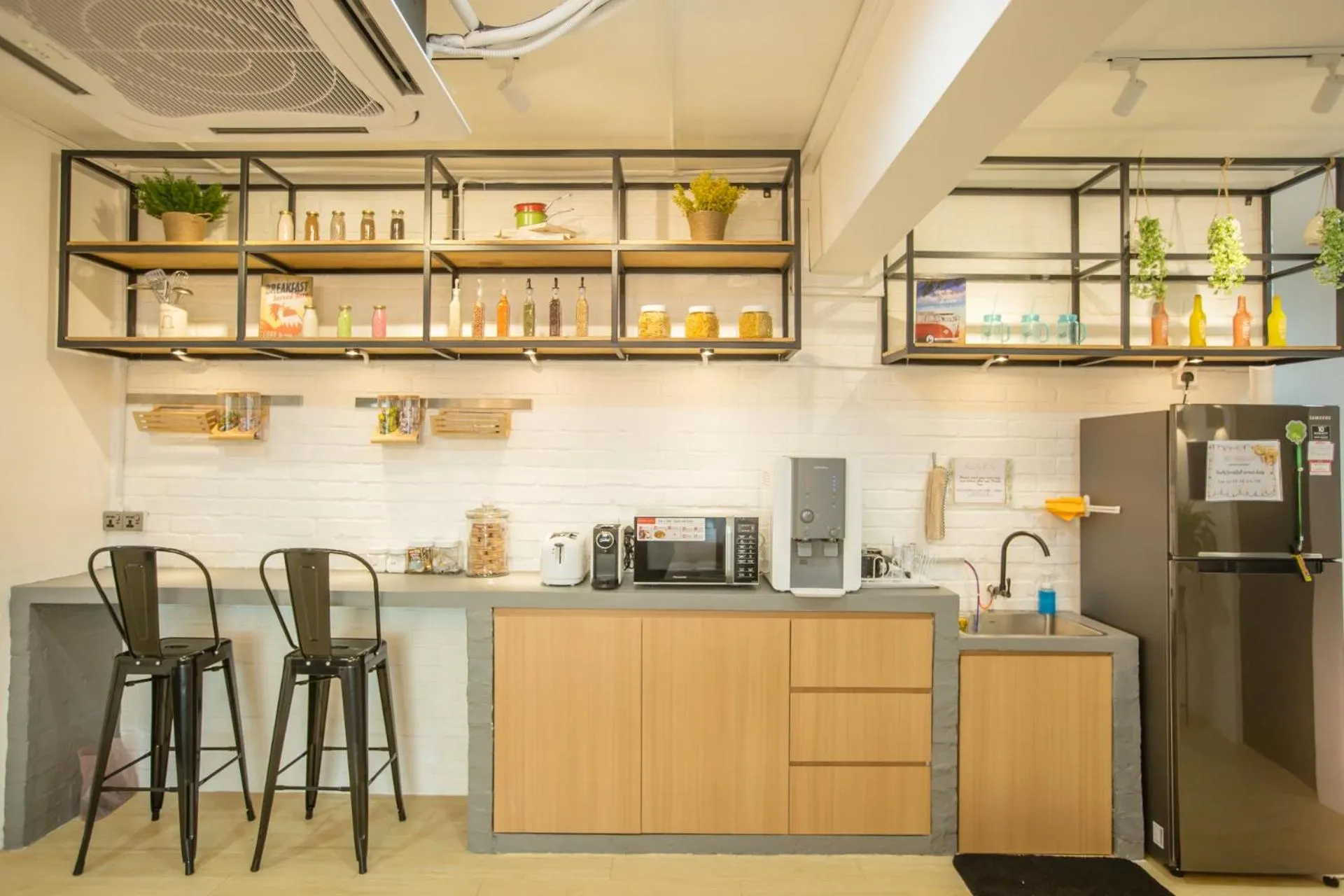 Homy Seafront Hostel