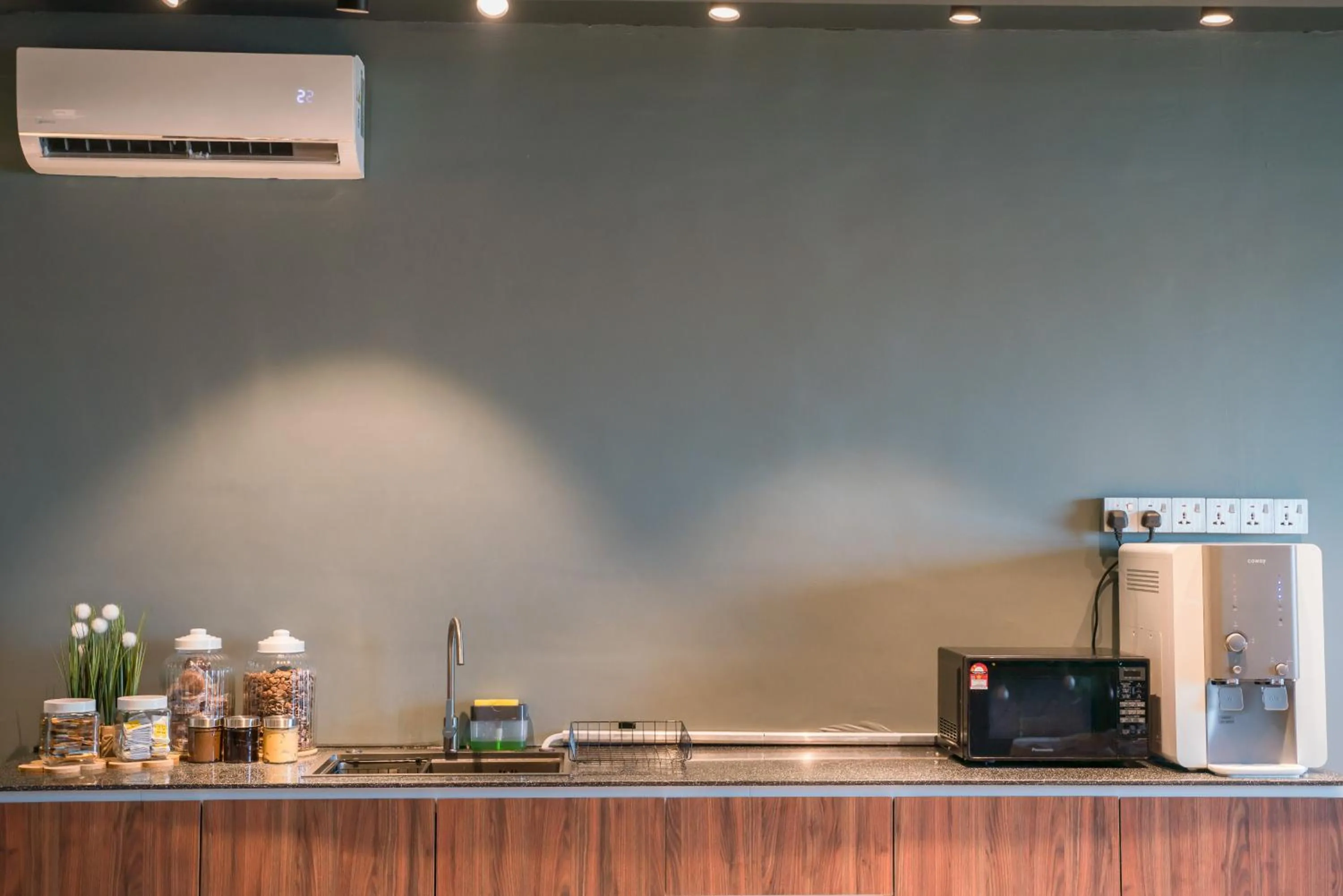 Homy Seafront Hostel