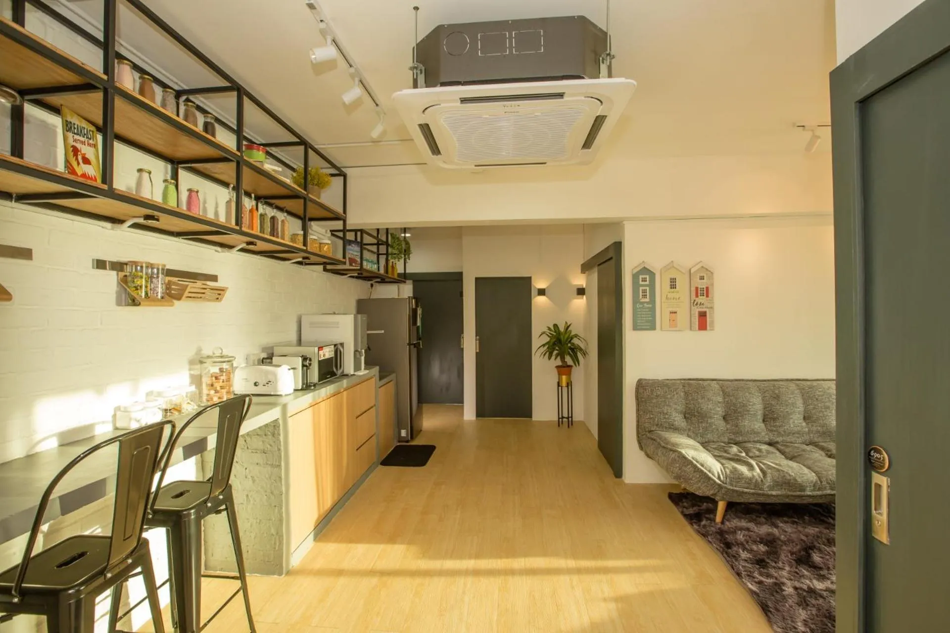 Homy Seafront Hostel